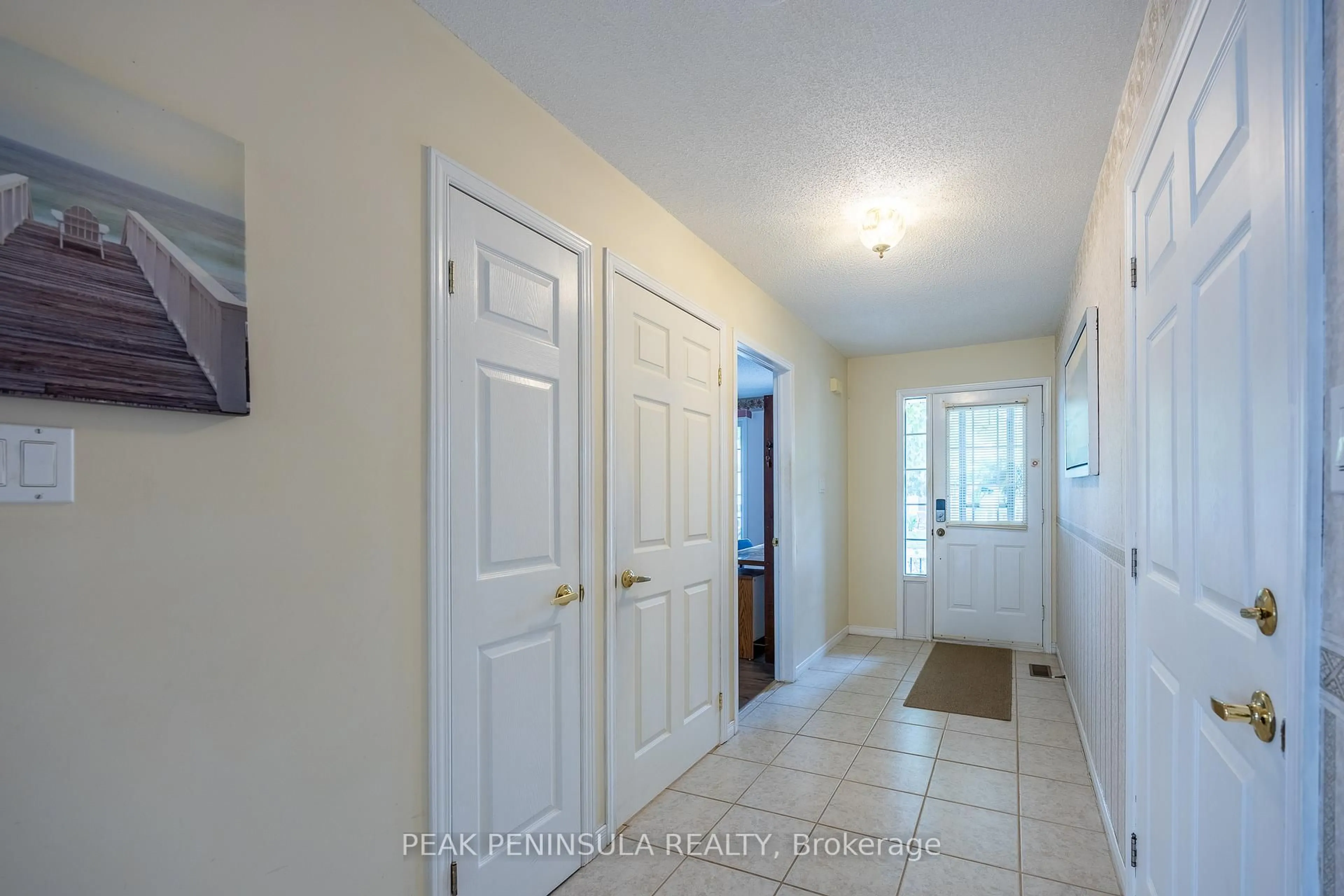 Indoor entryway for 4 Walsingham Dr, Norfolk Ontario N0E 1M0