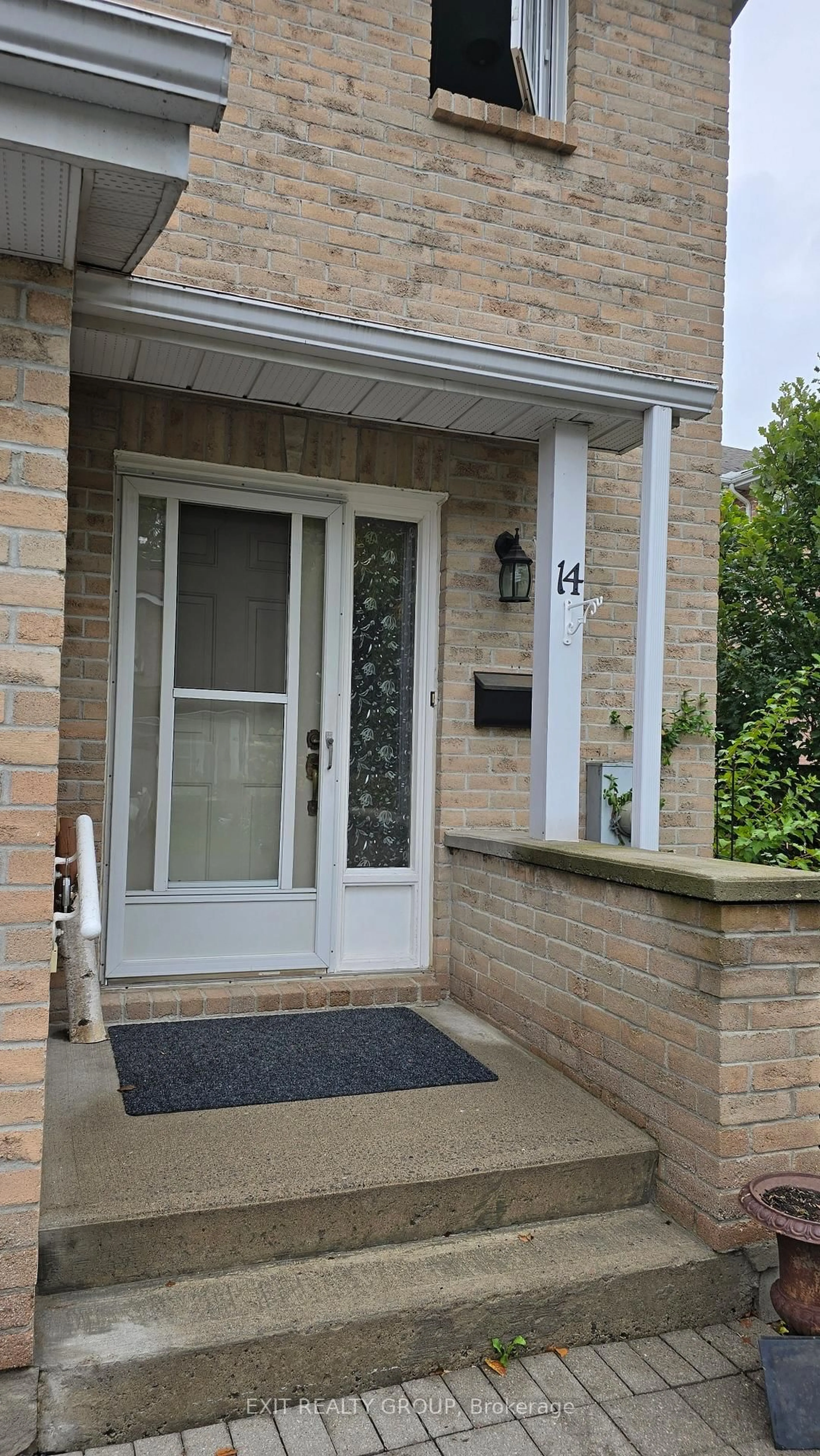 Indoor entryway for 11 Janlyn Cres ##14, Belleville Ontario K8N 5R4