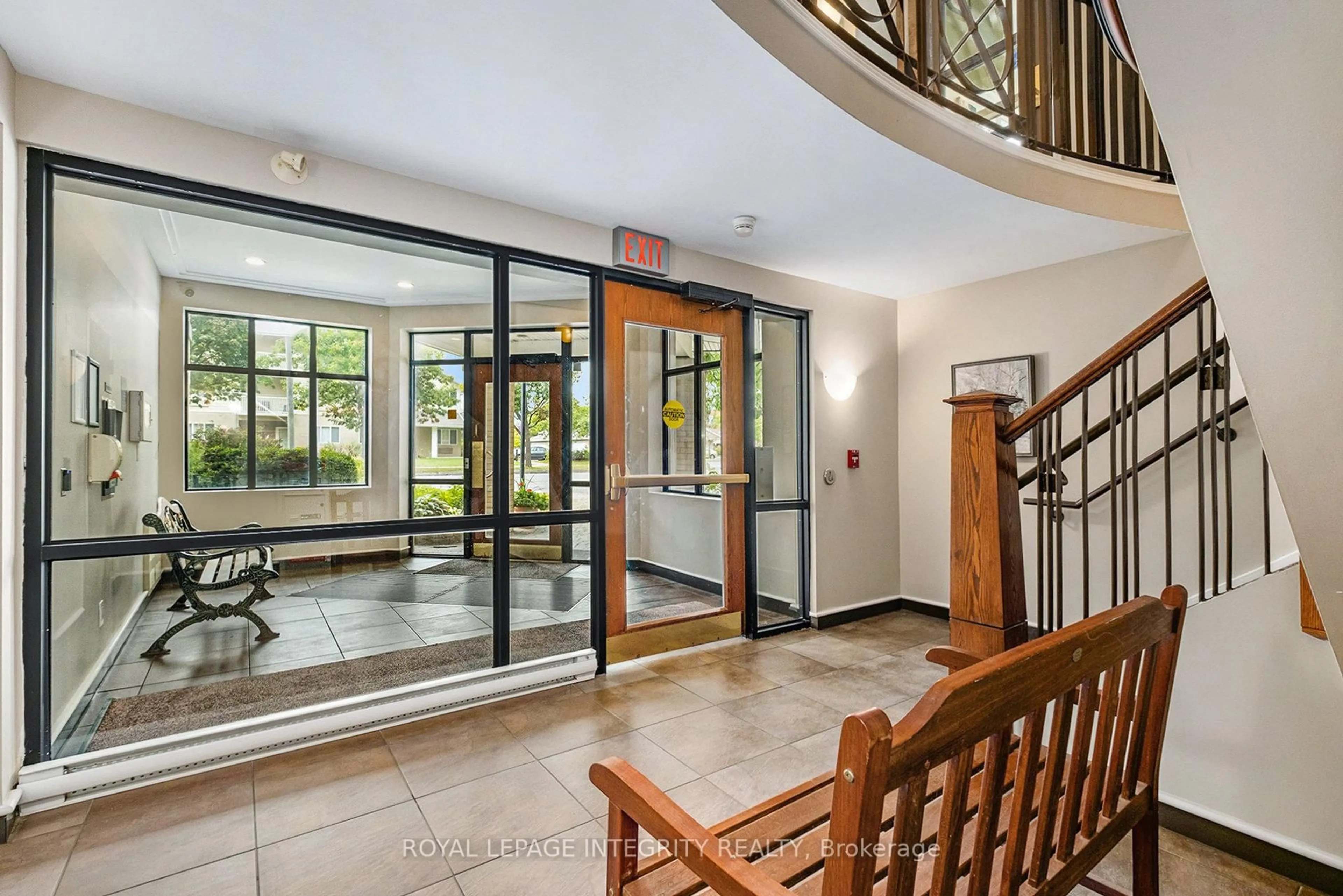 Indoor foyer for 1 Meridian Pl #303, Ottawa Ontario K2G 6N1