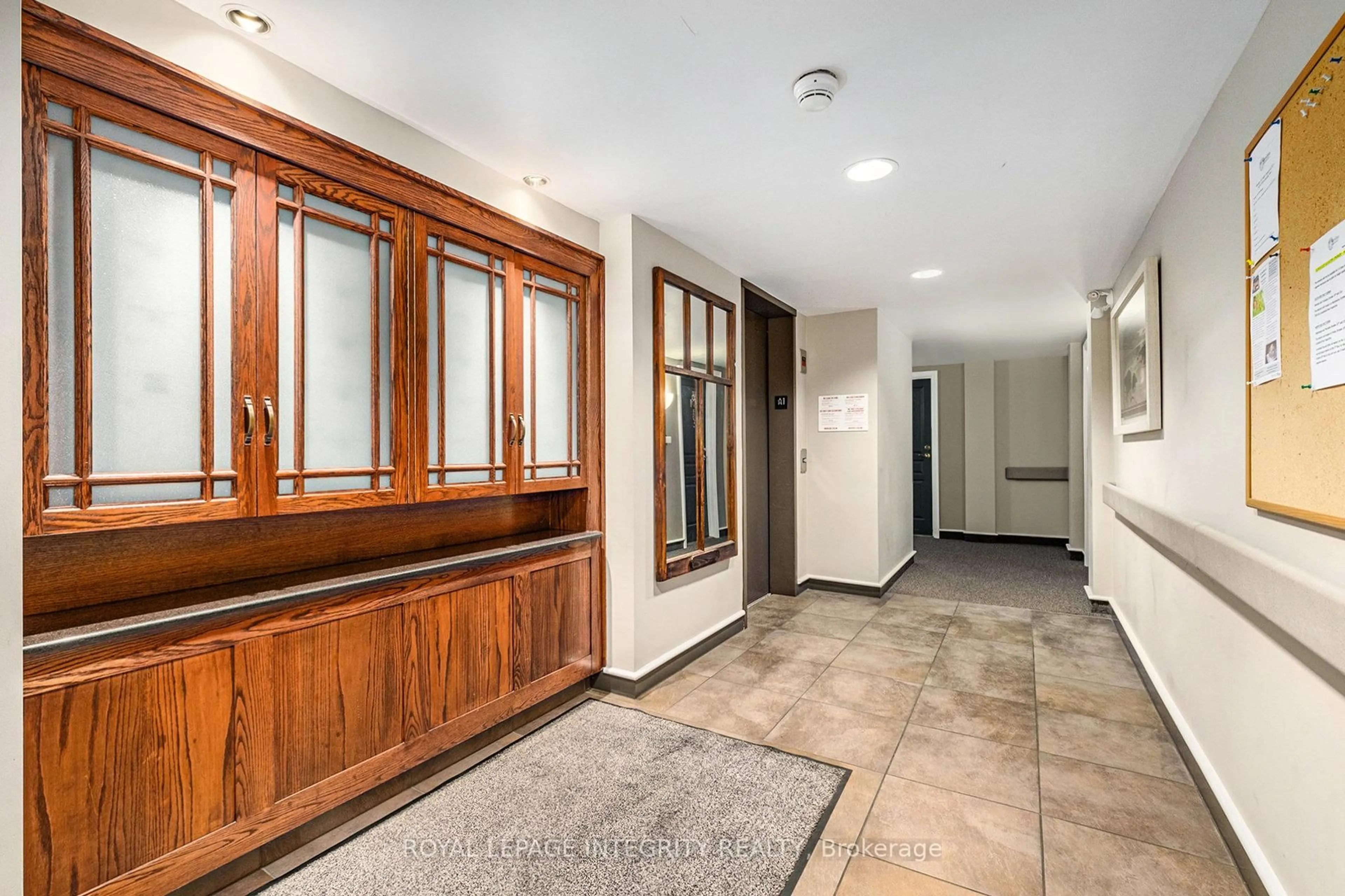 Indoor foyer for 1 Meridian Pl #303, Ottawa Ontario K2G 6N1