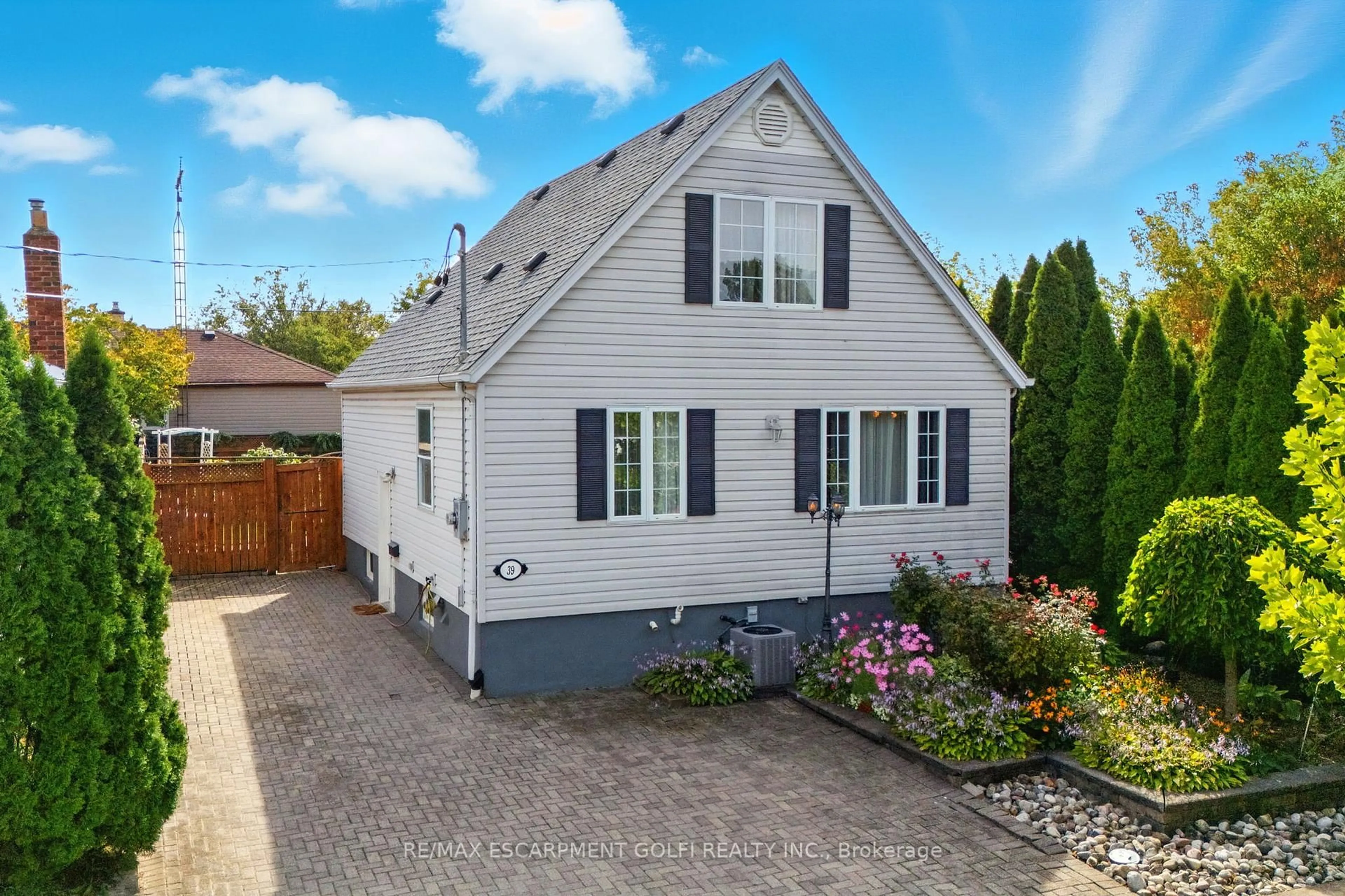 Unknown for 39 CLAYBURN Ave, St. Catharines Ontario L2P 2T8