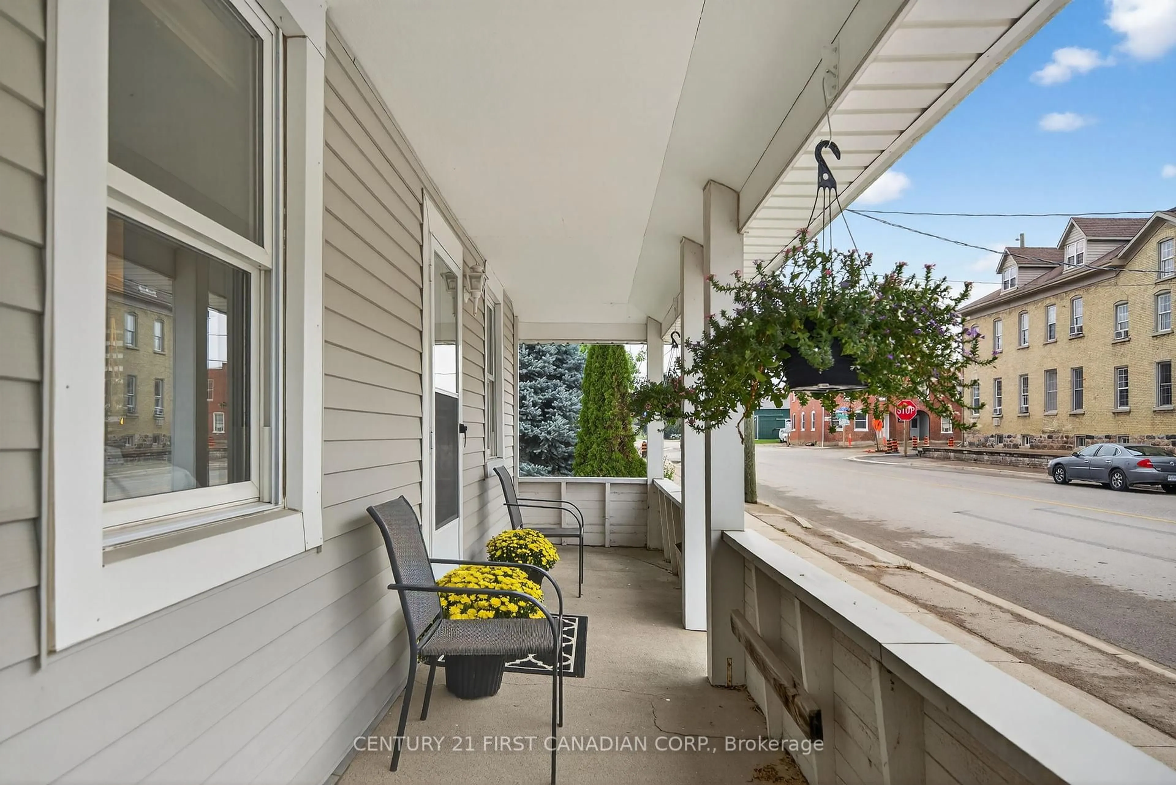 Patio, street for 139 Centre St, South Huron Ontario N0M 1N0