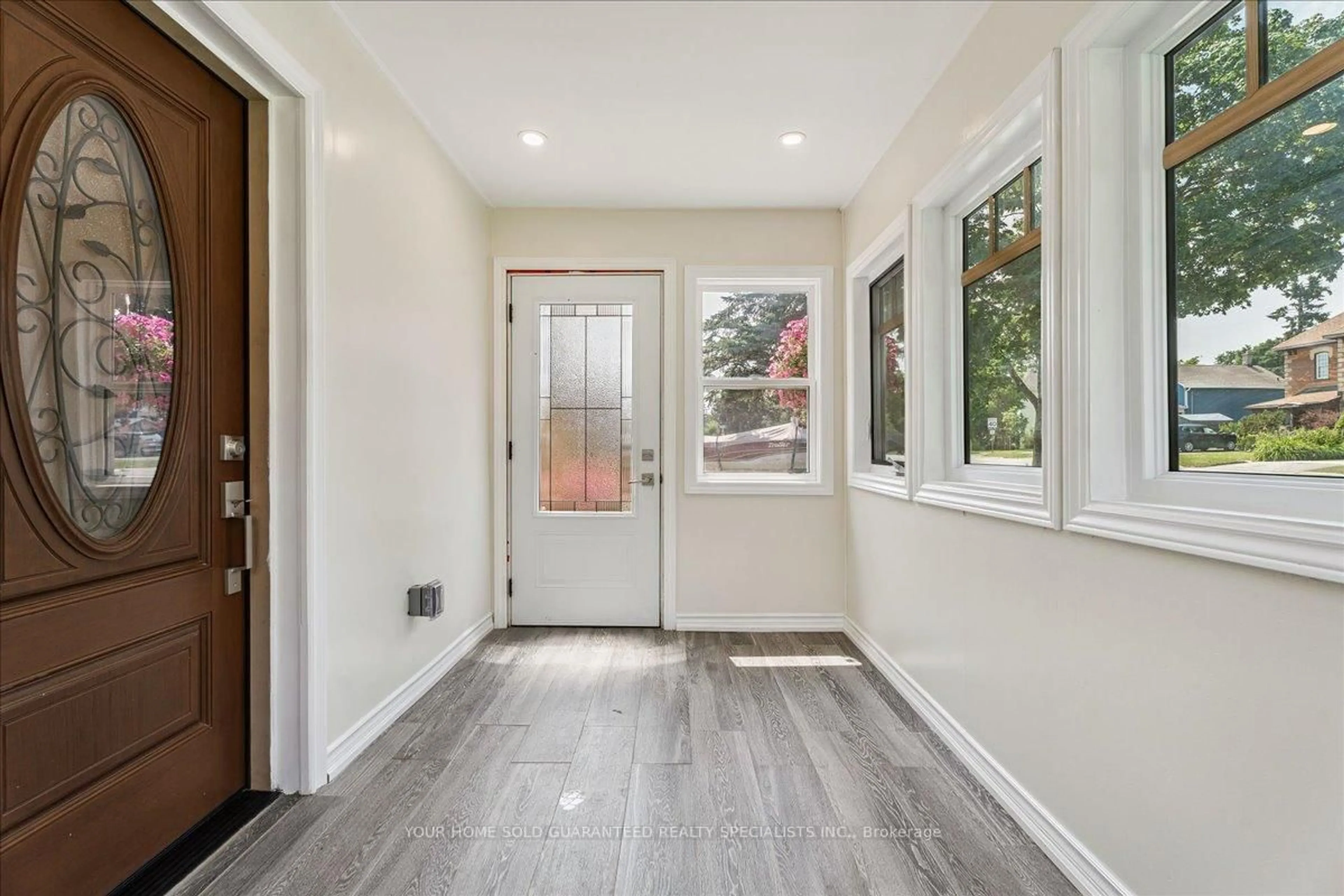 Indoor entryway for 501 Owen Sound St, Shelburne Ontario L9V 2W9