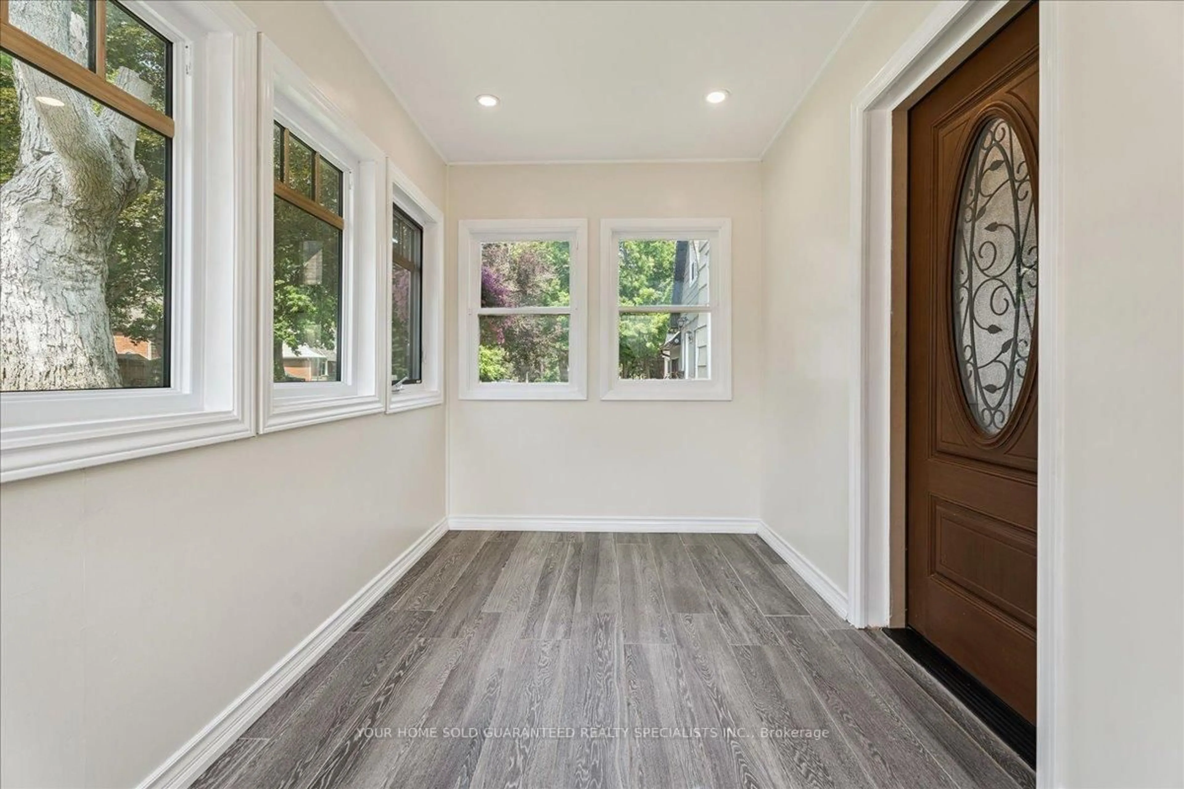 Indoor entryway for 501 Owen Sound St, Shelburne Ontario L9V 2W9