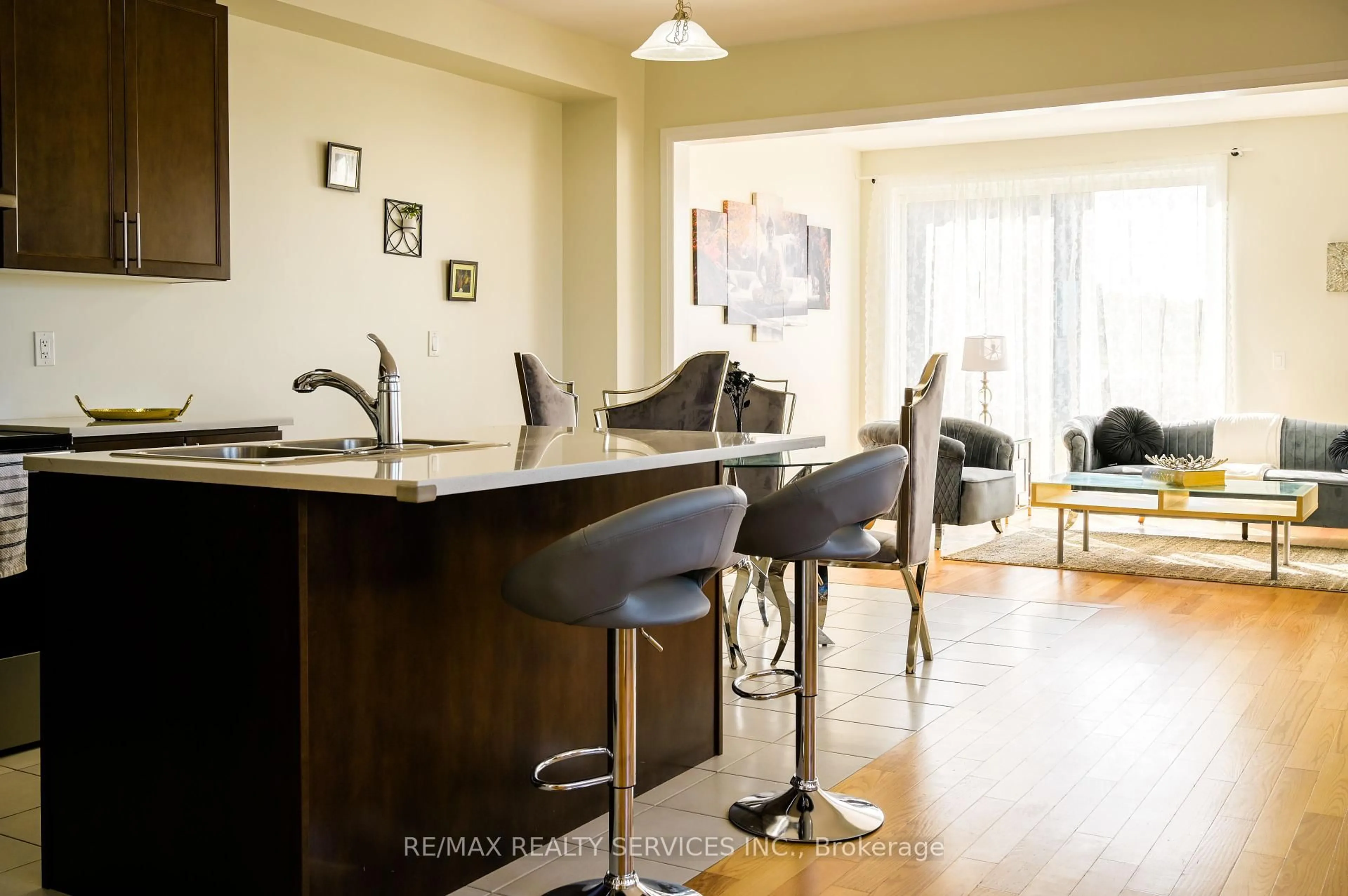 Open concept kitchen, wood/laminate floor for 906 Sobeski Ave, Woodstock Ontario N4T 0N7