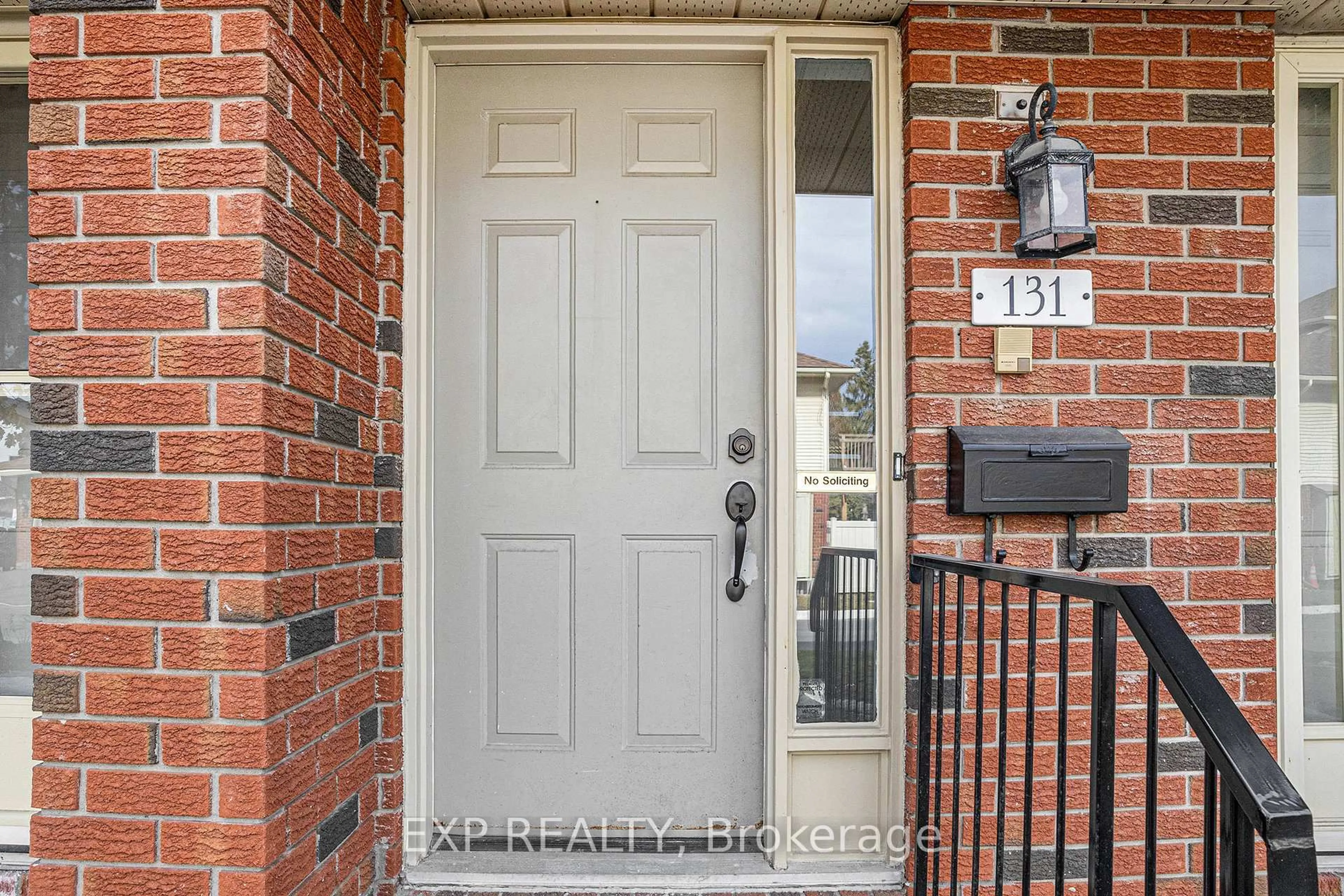 Indoor entryway for 131 Rushford Pvt #67, Ottawa Ontario K1T 3C5