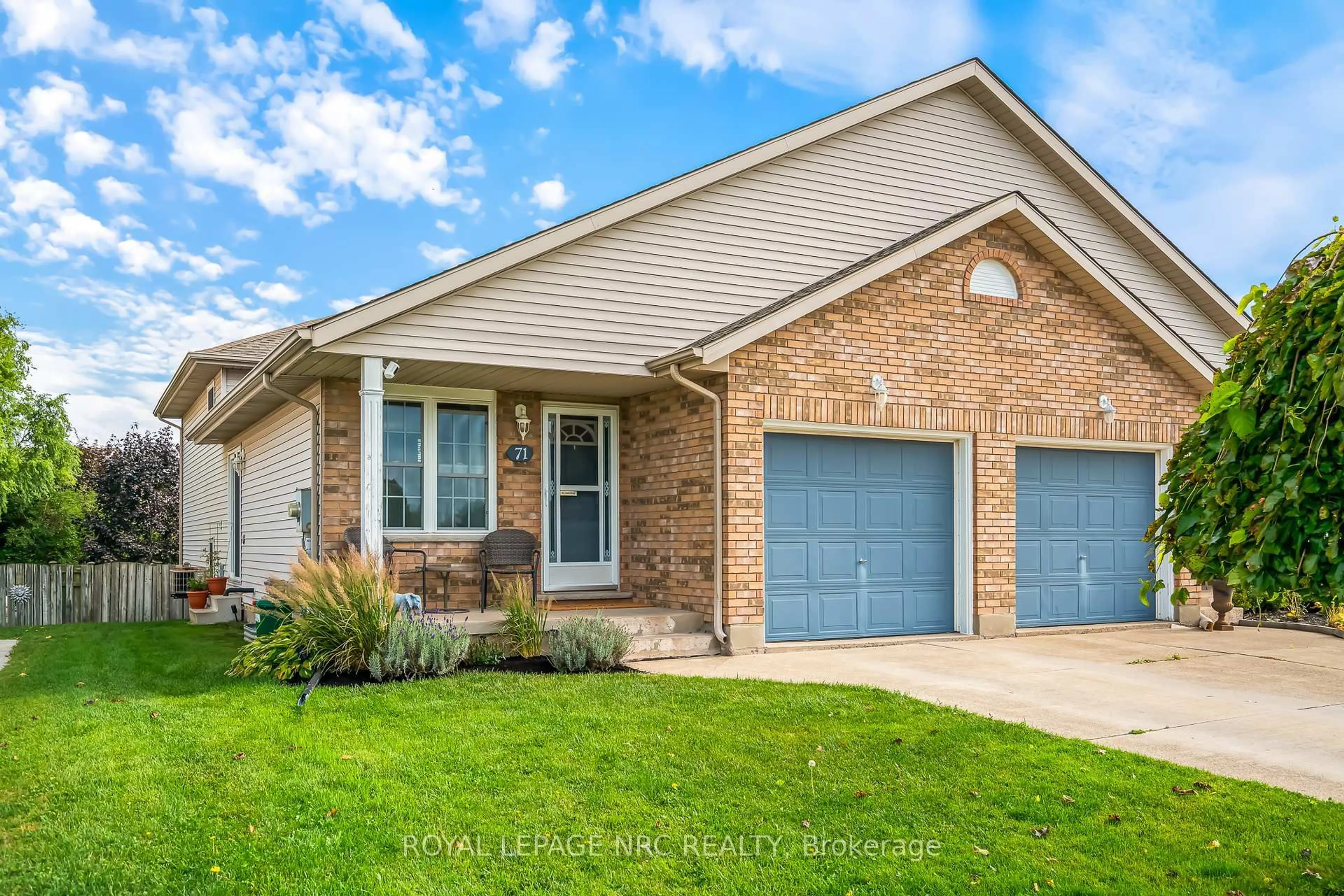 Home with brick exterior material, street for 71 Waterview Crt, Welland Ontario L3C 7J1