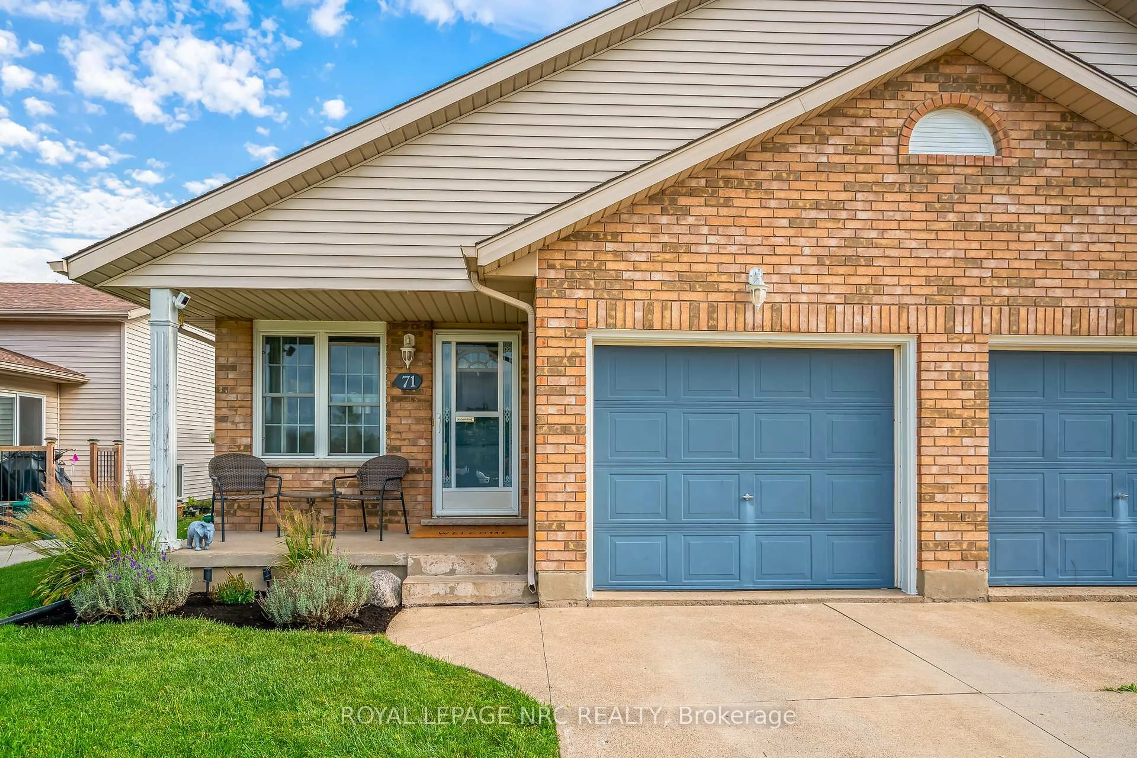 Home with brick exterior material, street for 71 Waterview Crt, Welland Ontario L3C 7J1