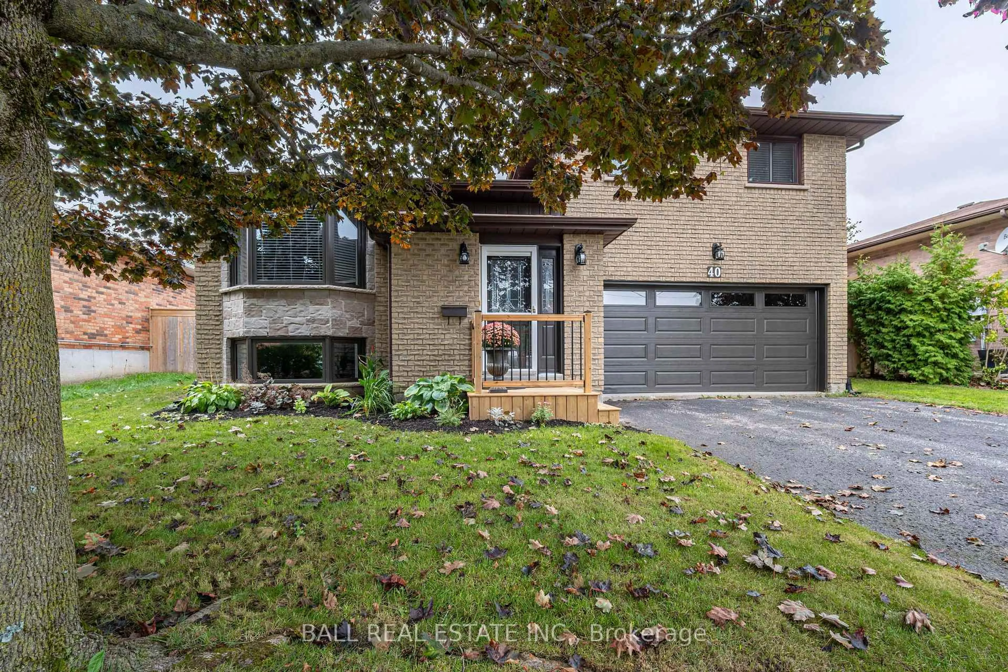 Home with brick exterior material, street for 40 Madill Cres, Kawartha Lakes Ontario K9V 5X2