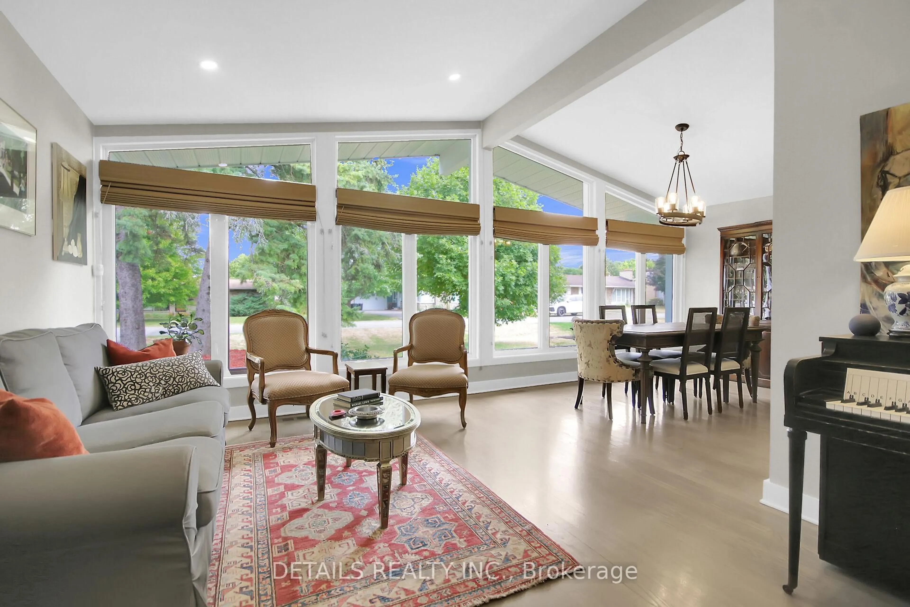 Unknown for 10 Aberfeldy St, Ottawa Ontario K2H 6H5