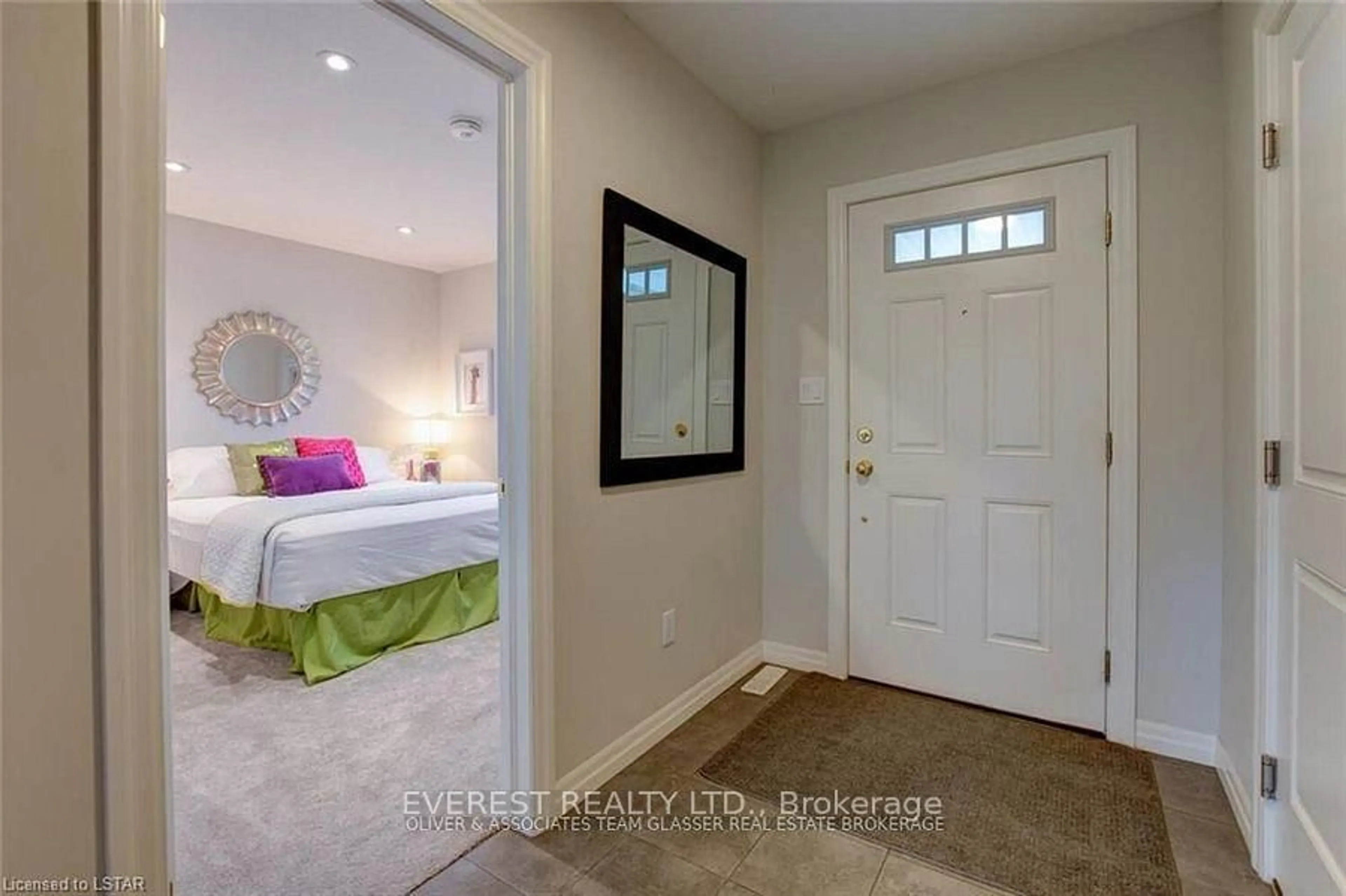 Indoor entryway for 1 MELROSE Crt, St. Thomas Ontario N5R 0J4
