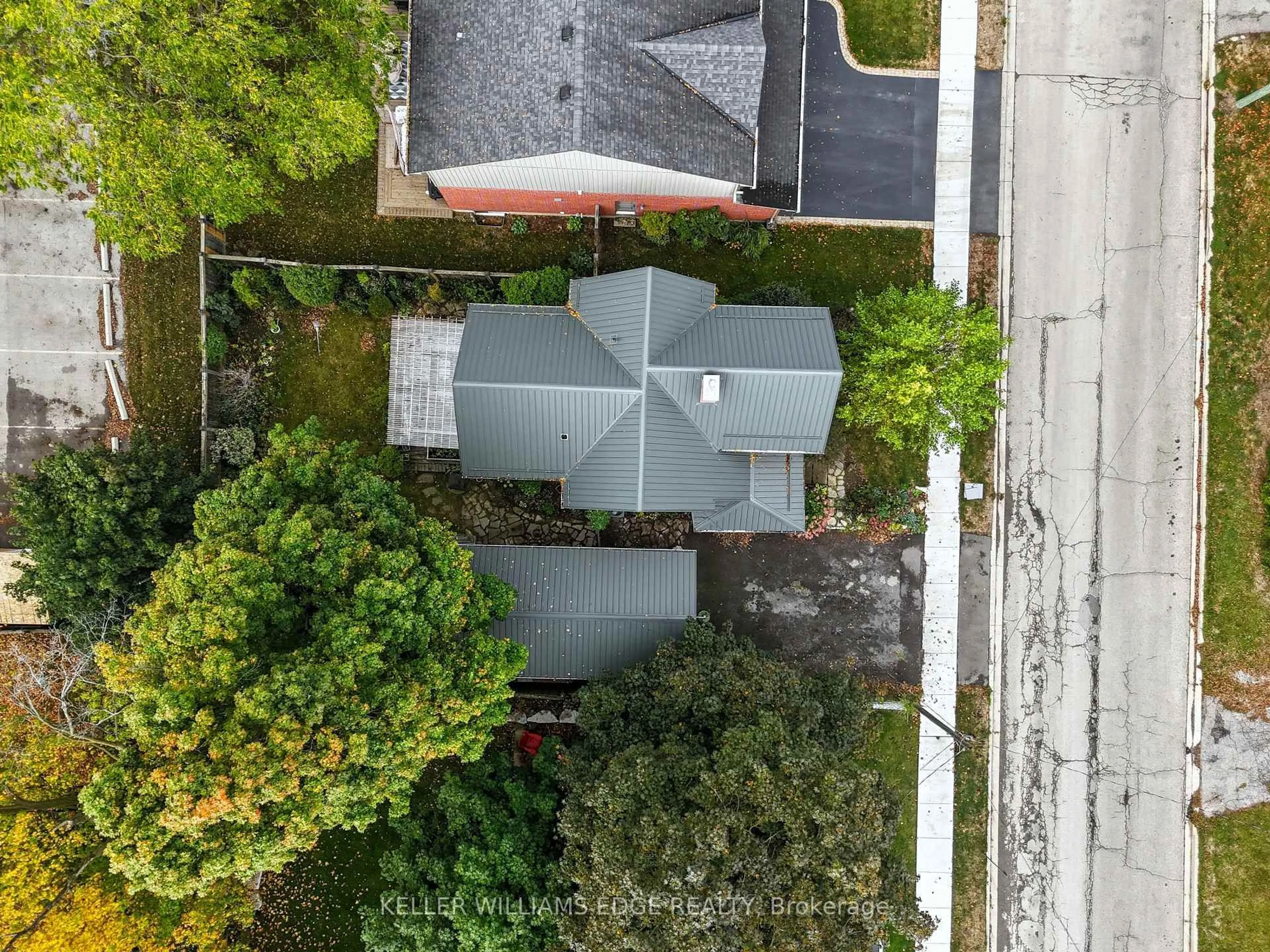 A pic from outside/outdoor area/front of a property/back of a property/a pic from drone, city buildings view from balcony for 21 Orkney St, Haldimand Ontario N3W 1B1