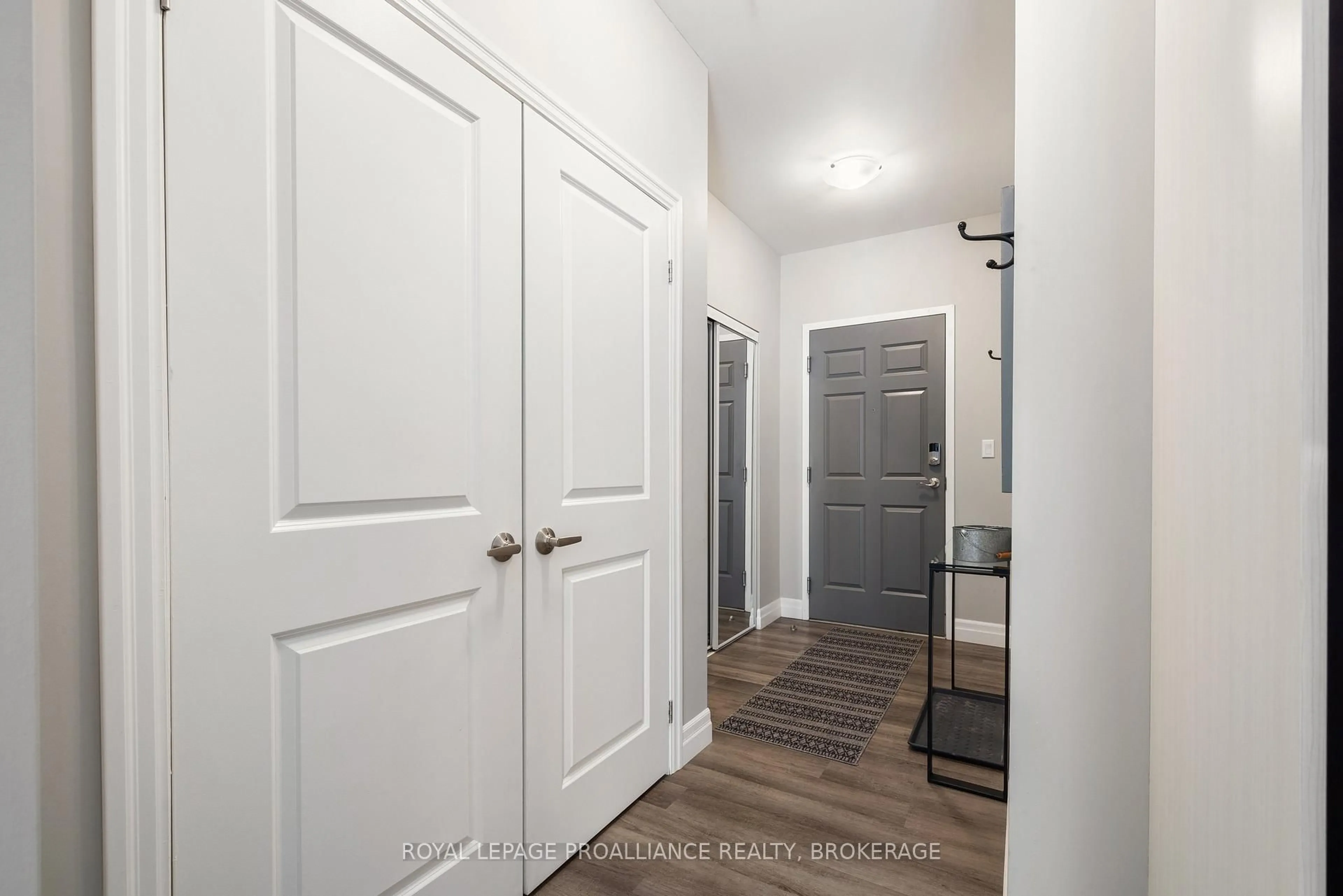 Indoor entryway for 501 Frontenac St #113, Kingston Ontario K7K 4L9
