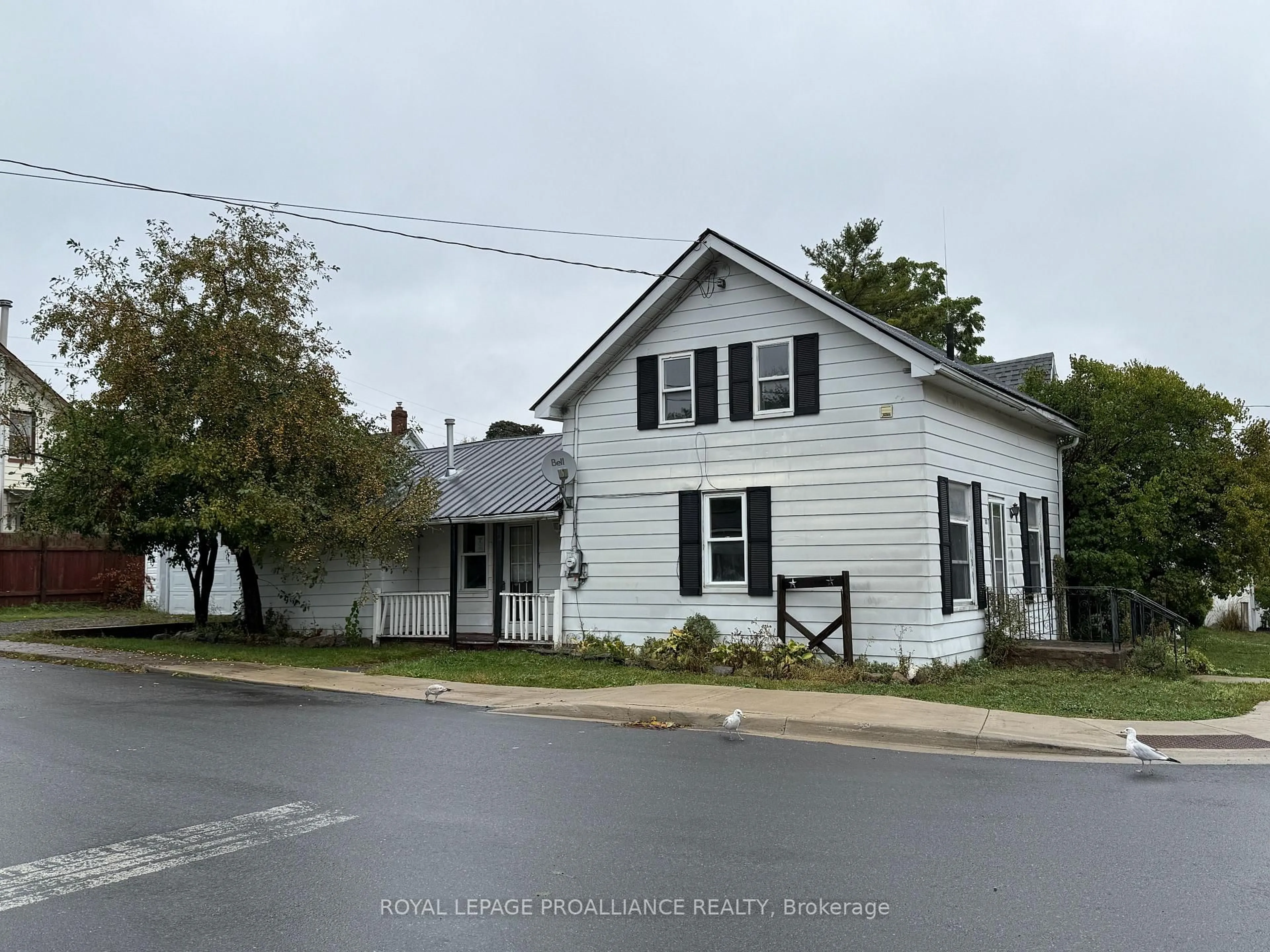 A pic from outside/outdoor area/front of a property/back of a property/a pic from drone, building for 27 Water St, Greater Napanee Ontario K7R 1V3