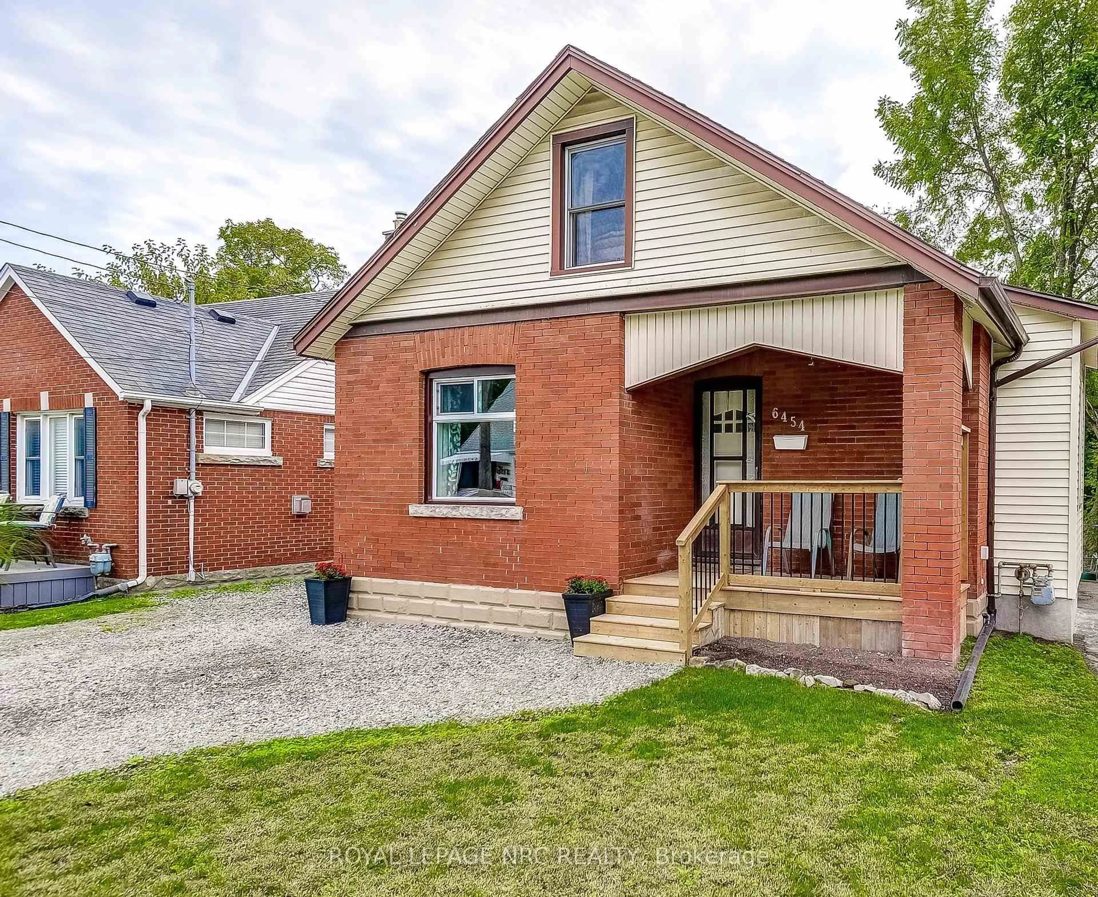 Home with brick exterior material, street for 6454 Barker St, Niagara Falls Ontario L2G 1Y7