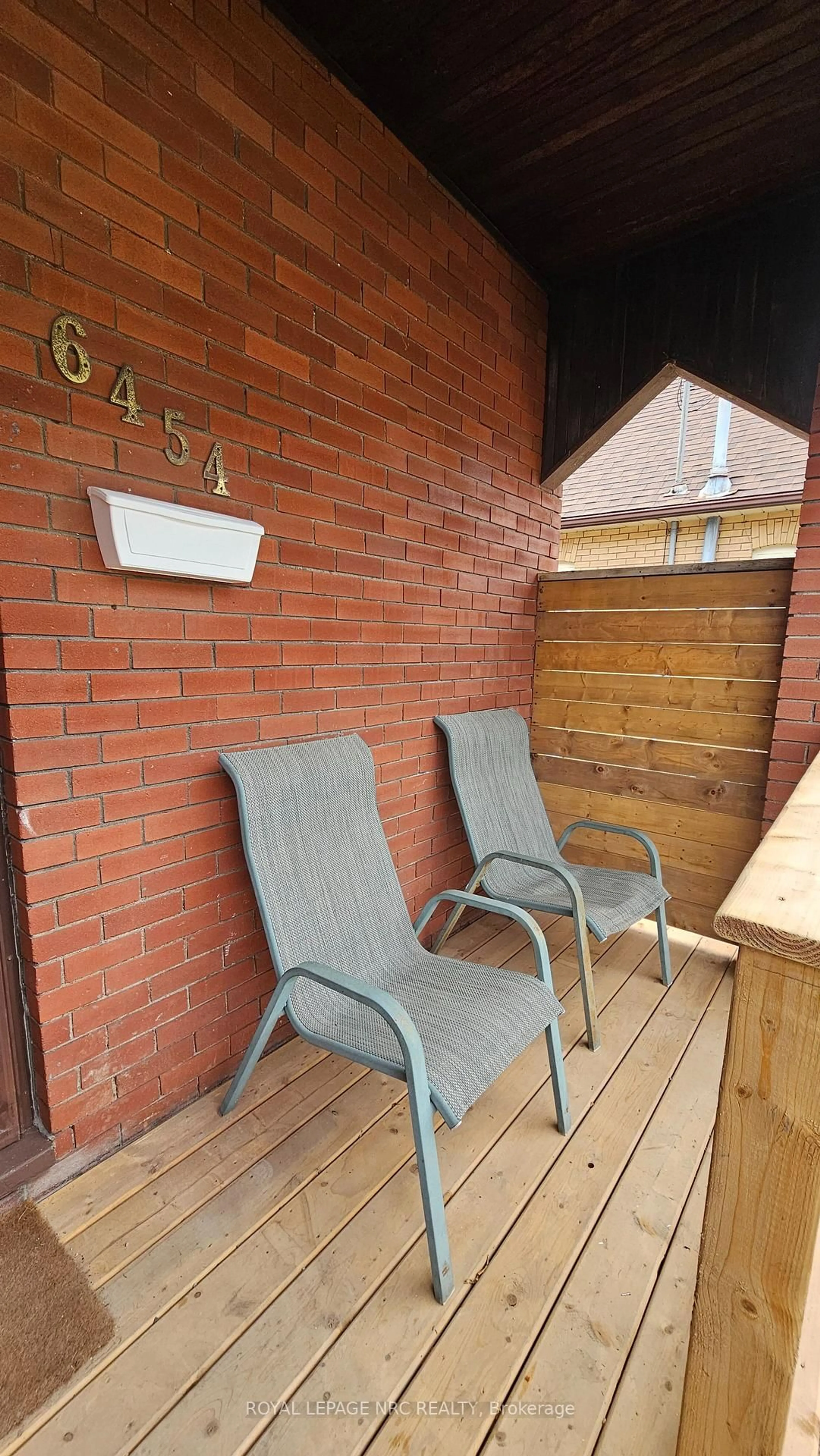 Patio, street for 6454 Barker St, Niagara Falls Ontario L2G 1Y7