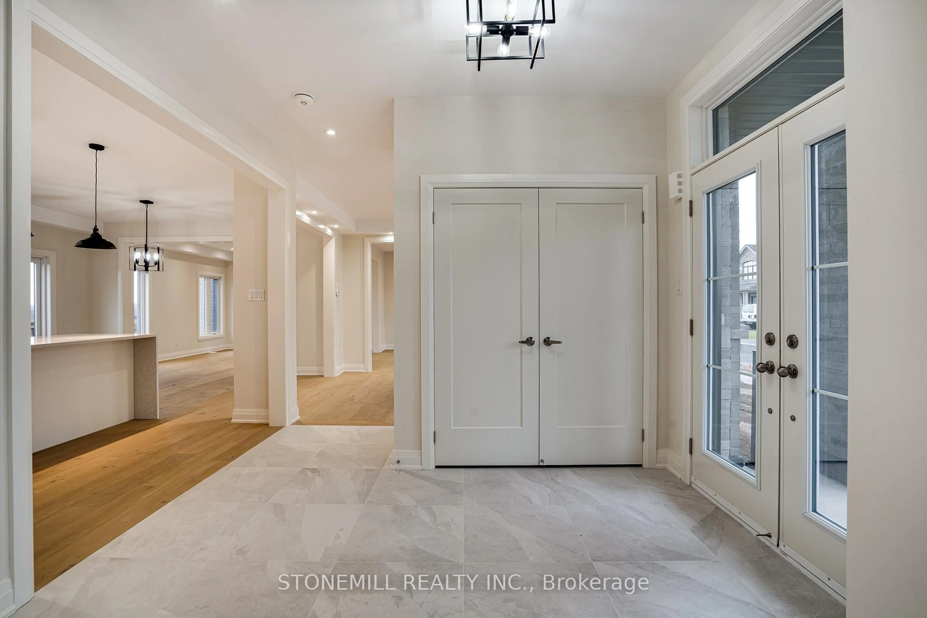 Indoor entryway for 239 Midland Pl, Welland Ontario L3B 0H4