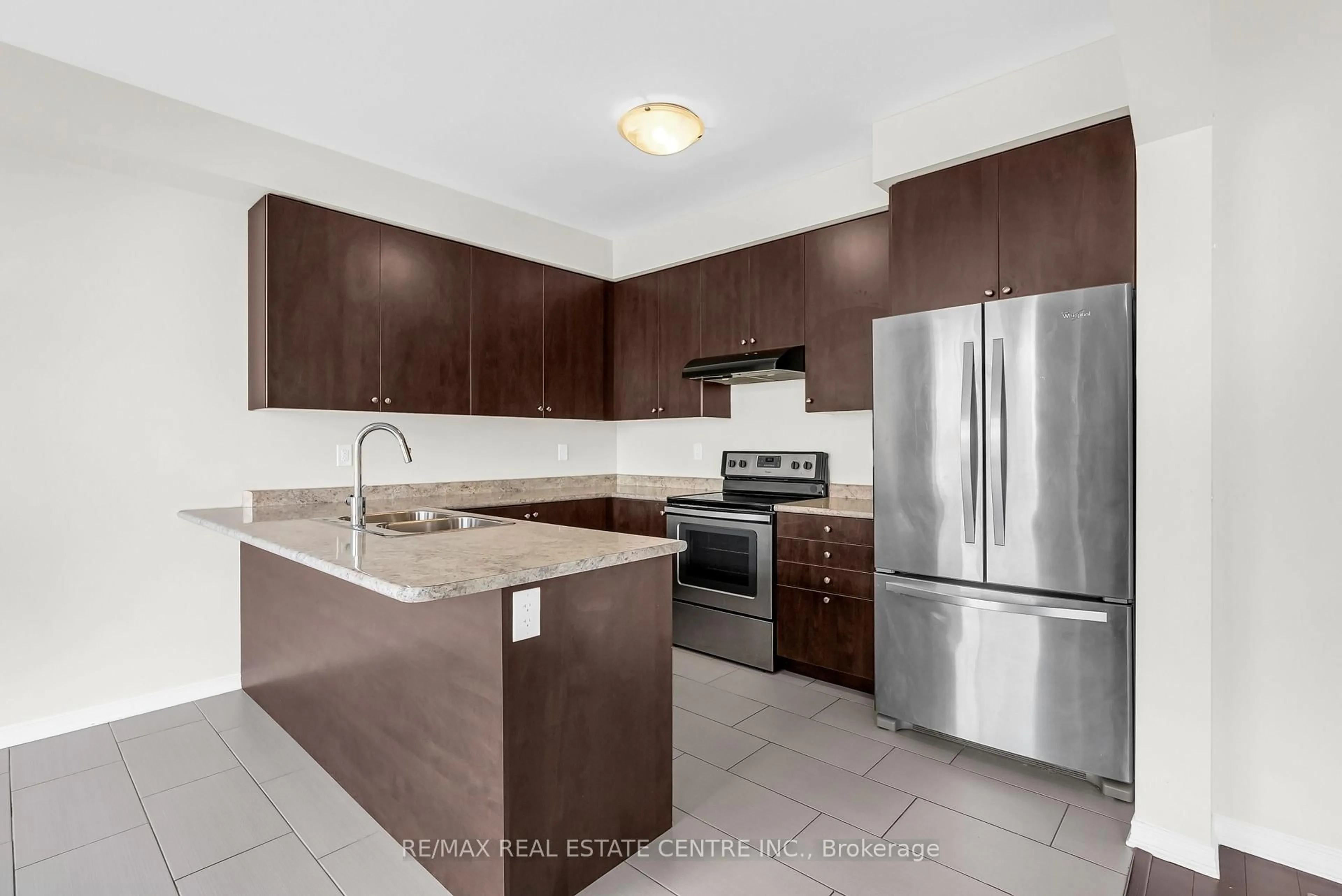 Standard kitchen, ceramic/tile floor for 54 Larry Cres, Haldimand Ontario N3W 0B3