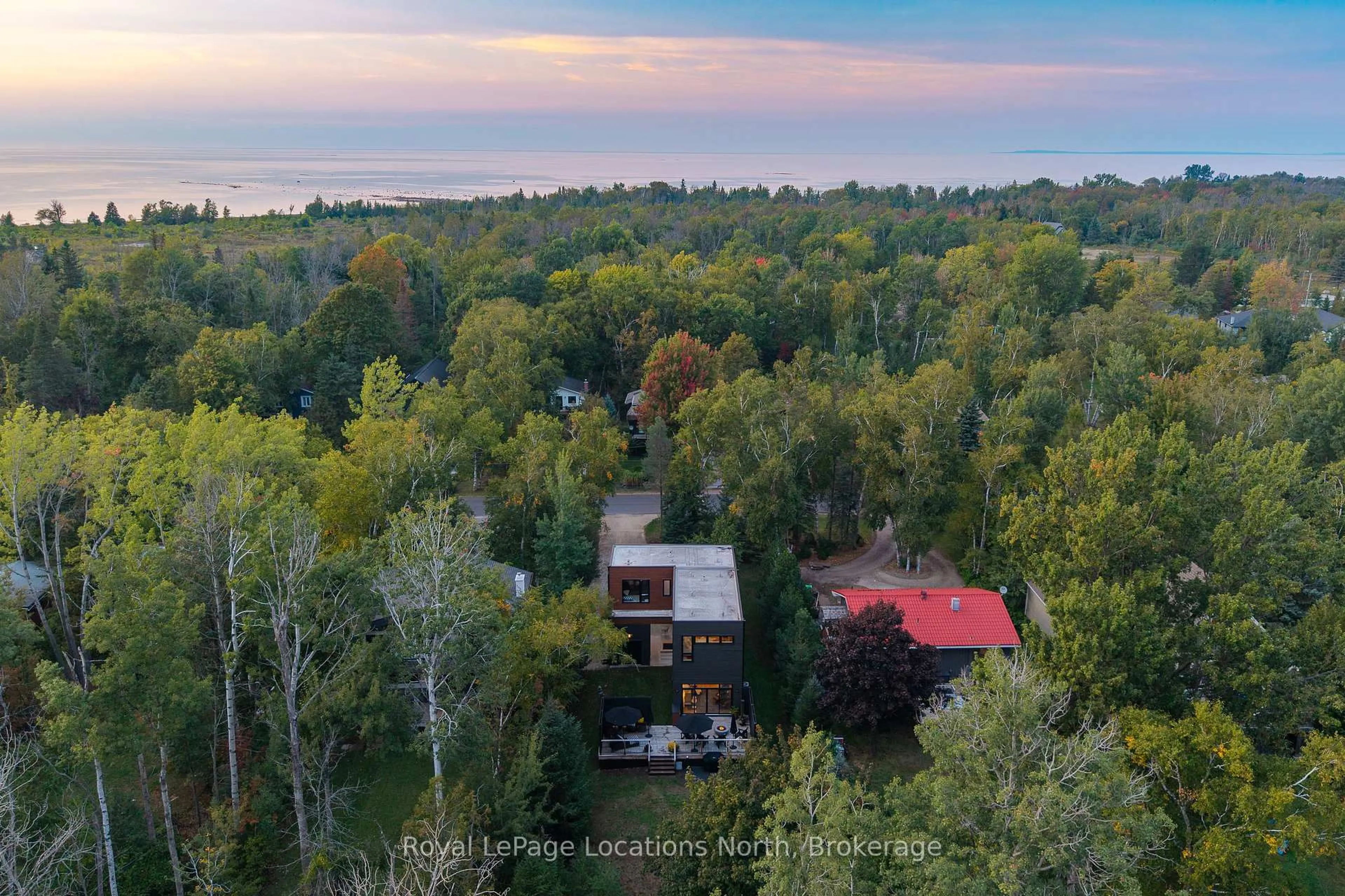 A pic from outside/outdoor area/front of a property/back of a property/a pic from drone, forest/trees view for 176 Timmons St, Blue Mountains Ontario L9Y 0L2