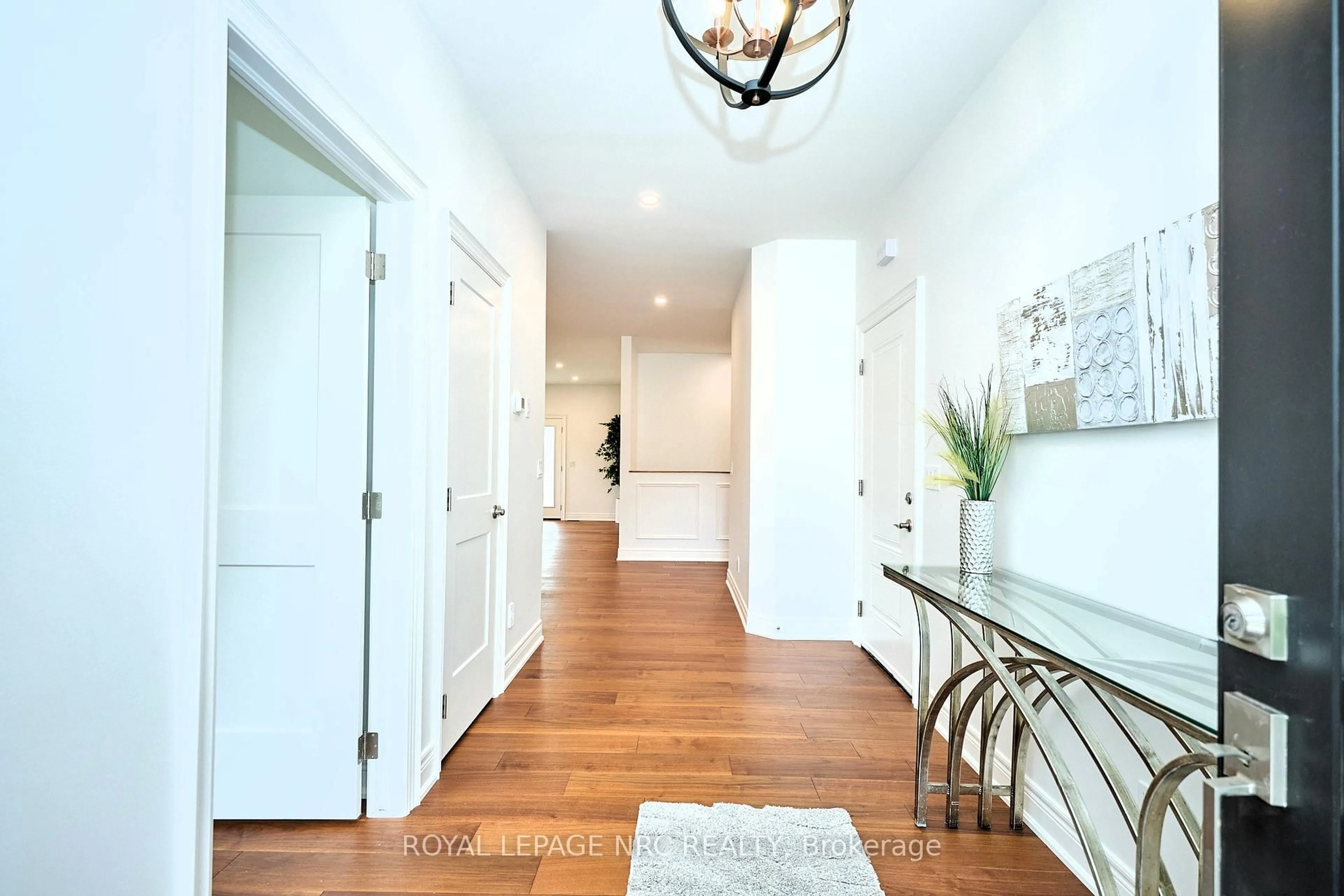 Indoor entryway for 1129 Balfour St, Pelham Ontario L0S 1C0