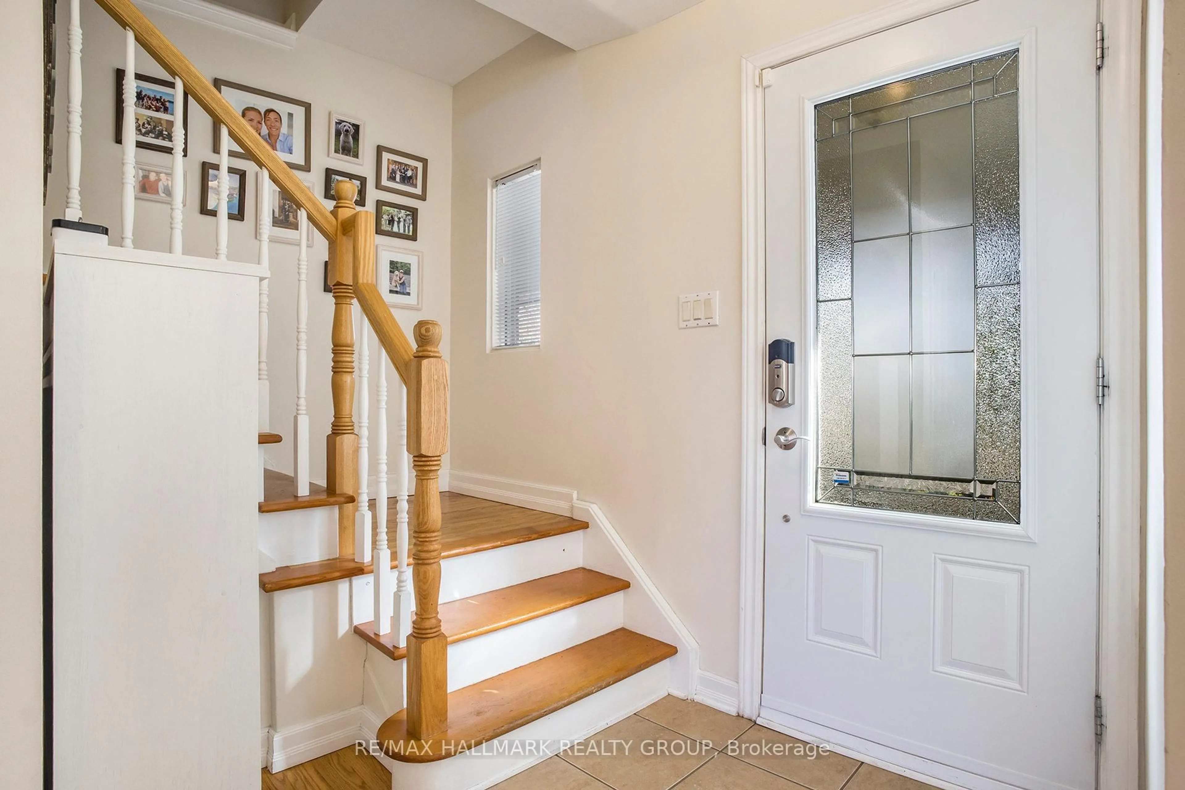 Indoor entryway for 2346 Ryder St, Ottawa Ontario K1H 6X6