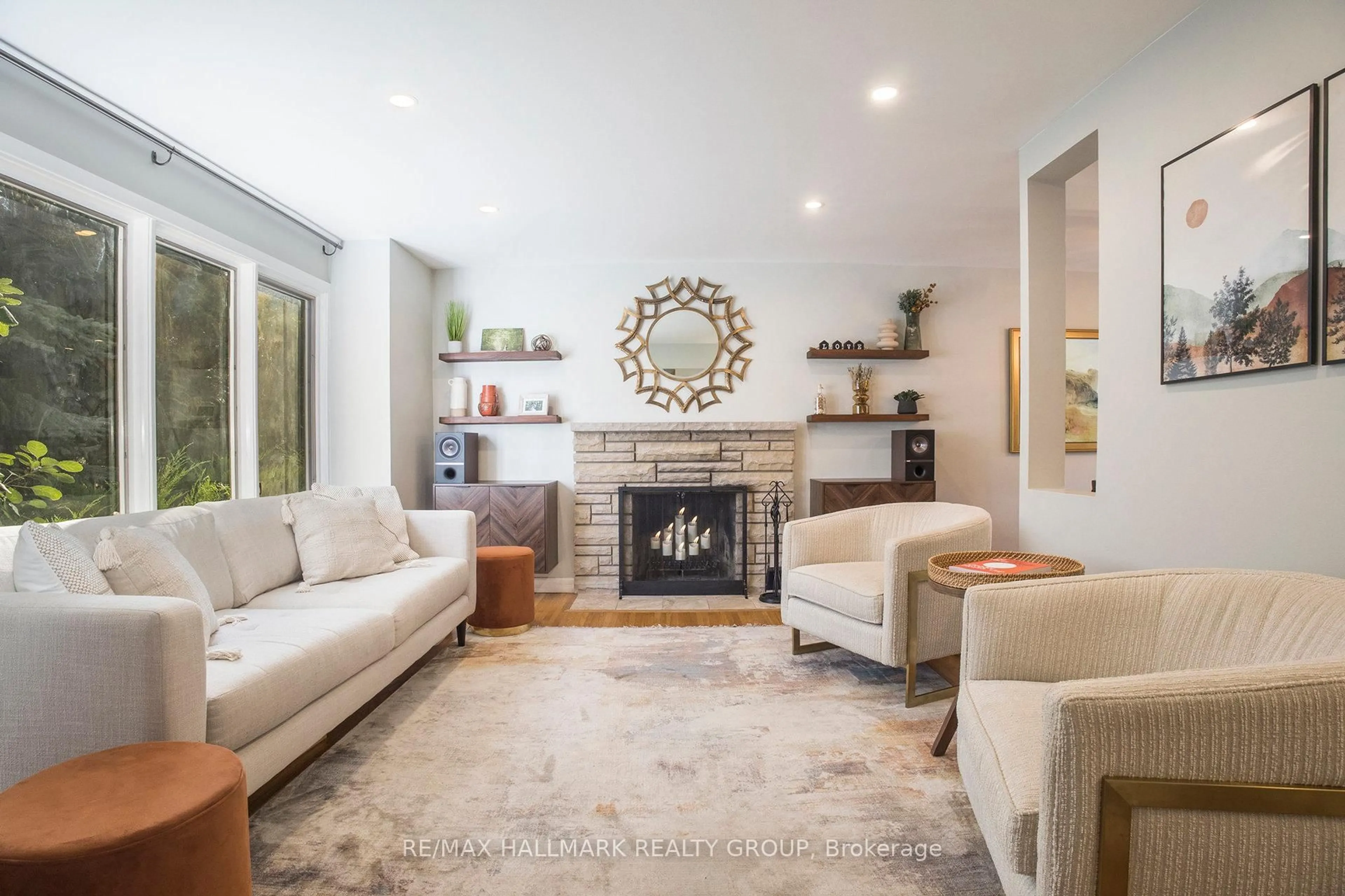 Living room with furniture, unknown for 2346 Ryder St, Ottawa Ontario K1H 6X6