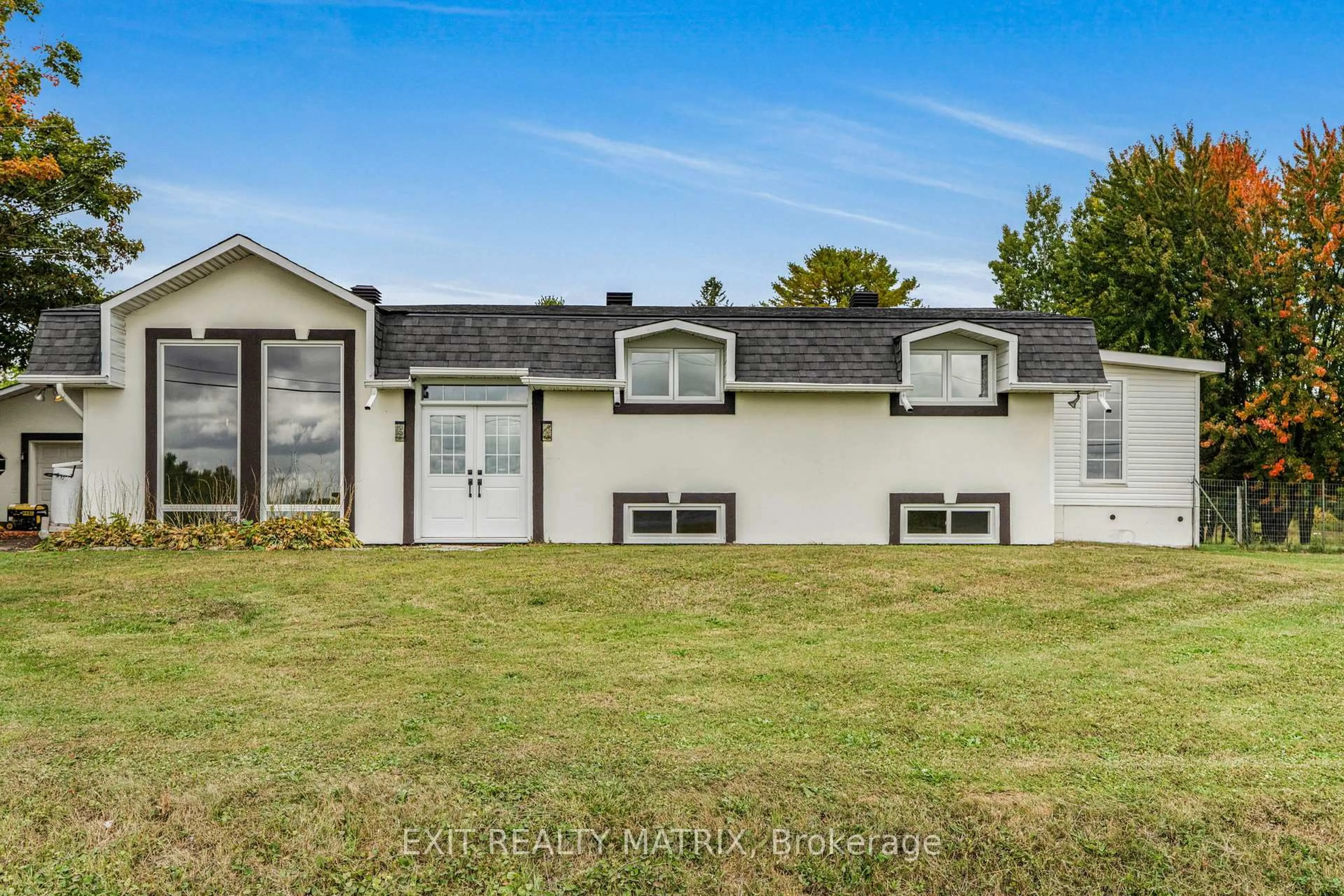 Home with vinyl exterior material, water/lake/river/ocean view for 1895 Clark Rd, Clarence-Rockland Ontario K4K 1K7