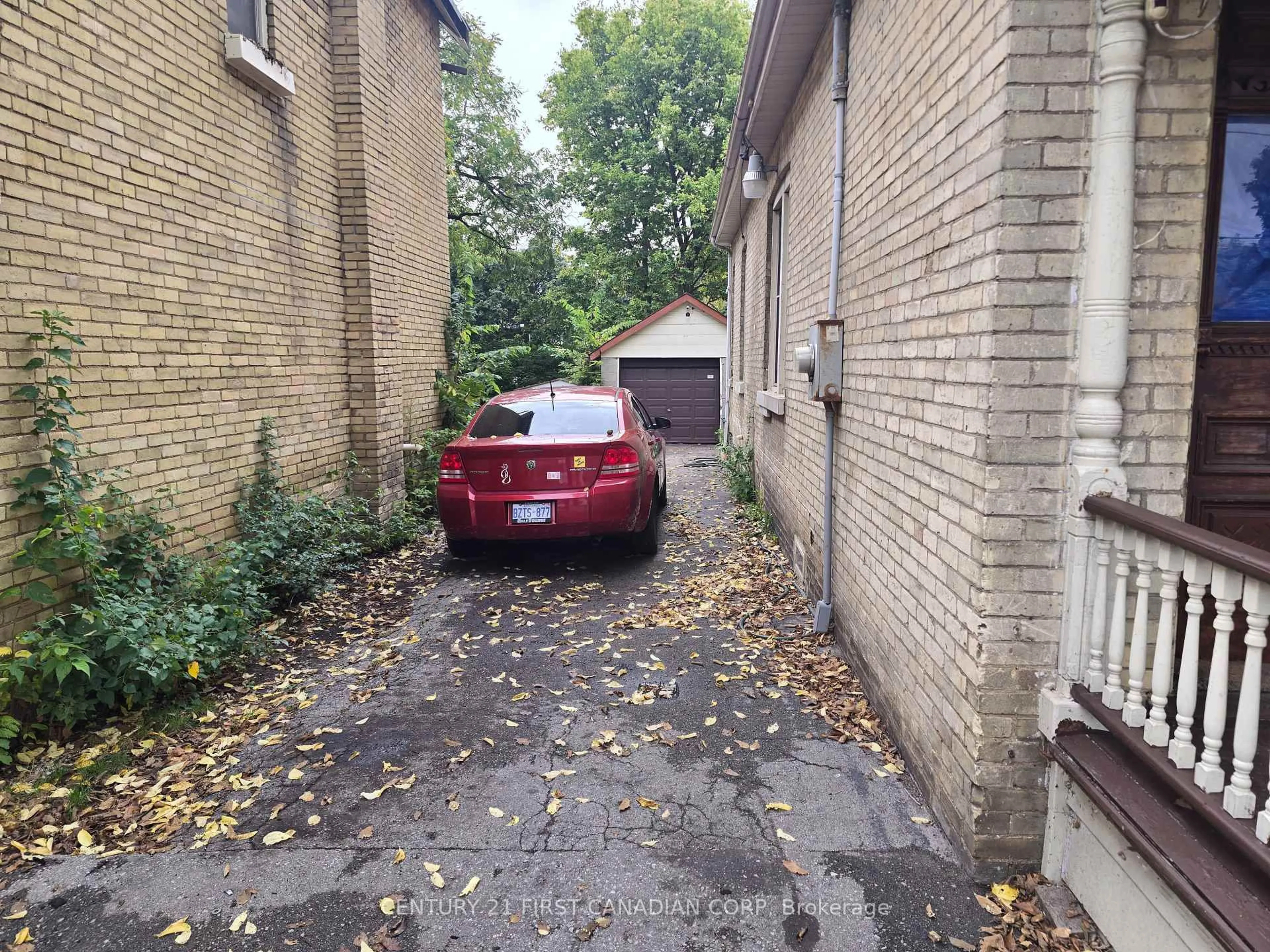 Parking for 415 Oxford St, London East Ontario N5Y 3H5