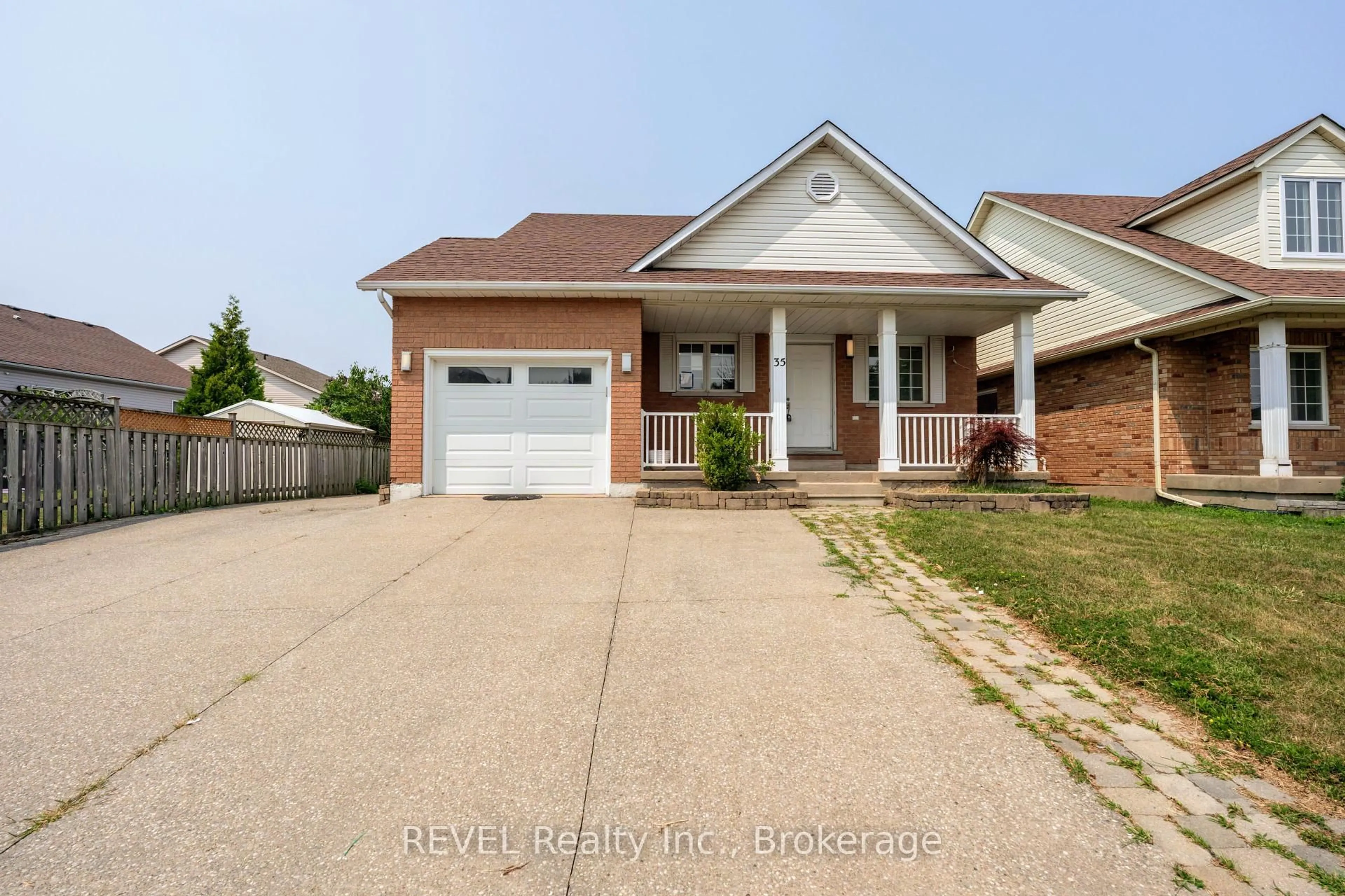 Home with brick exterior material, street for 35 Summers Dr, Thorold Ontario L2V 4Z9