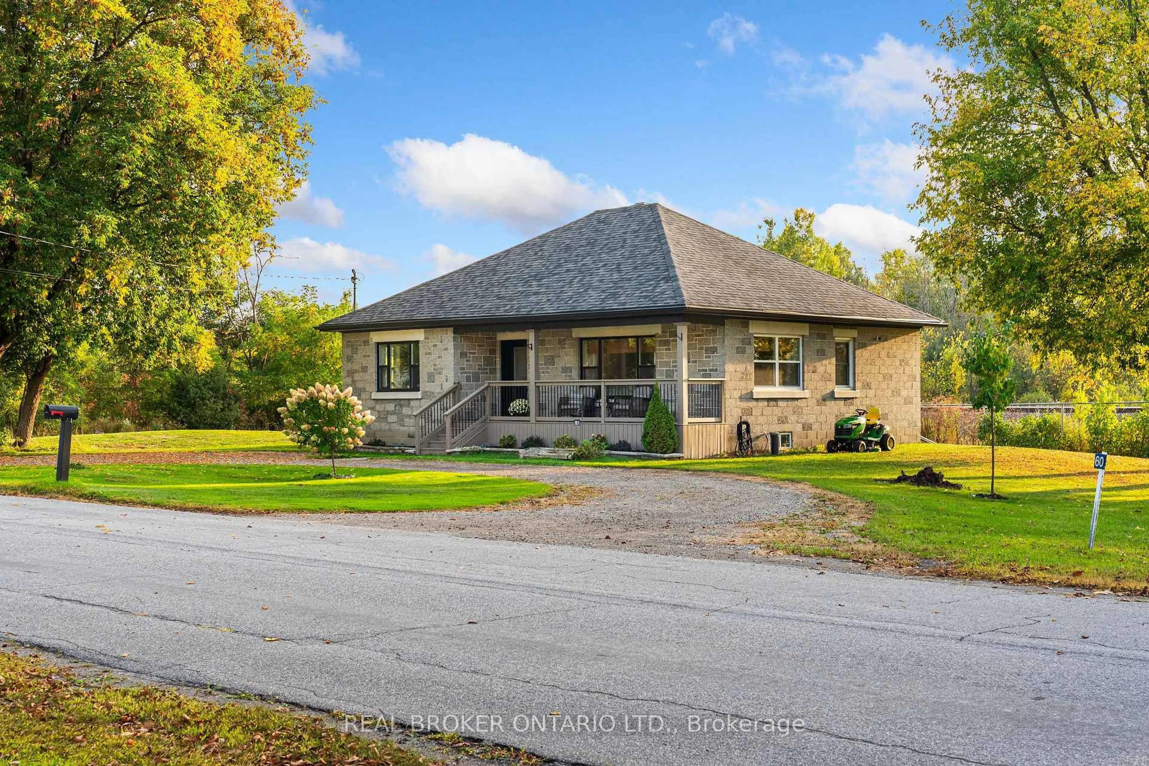 Unknown for 60 Union St, Smiths Falls Ontario K7A 4S7