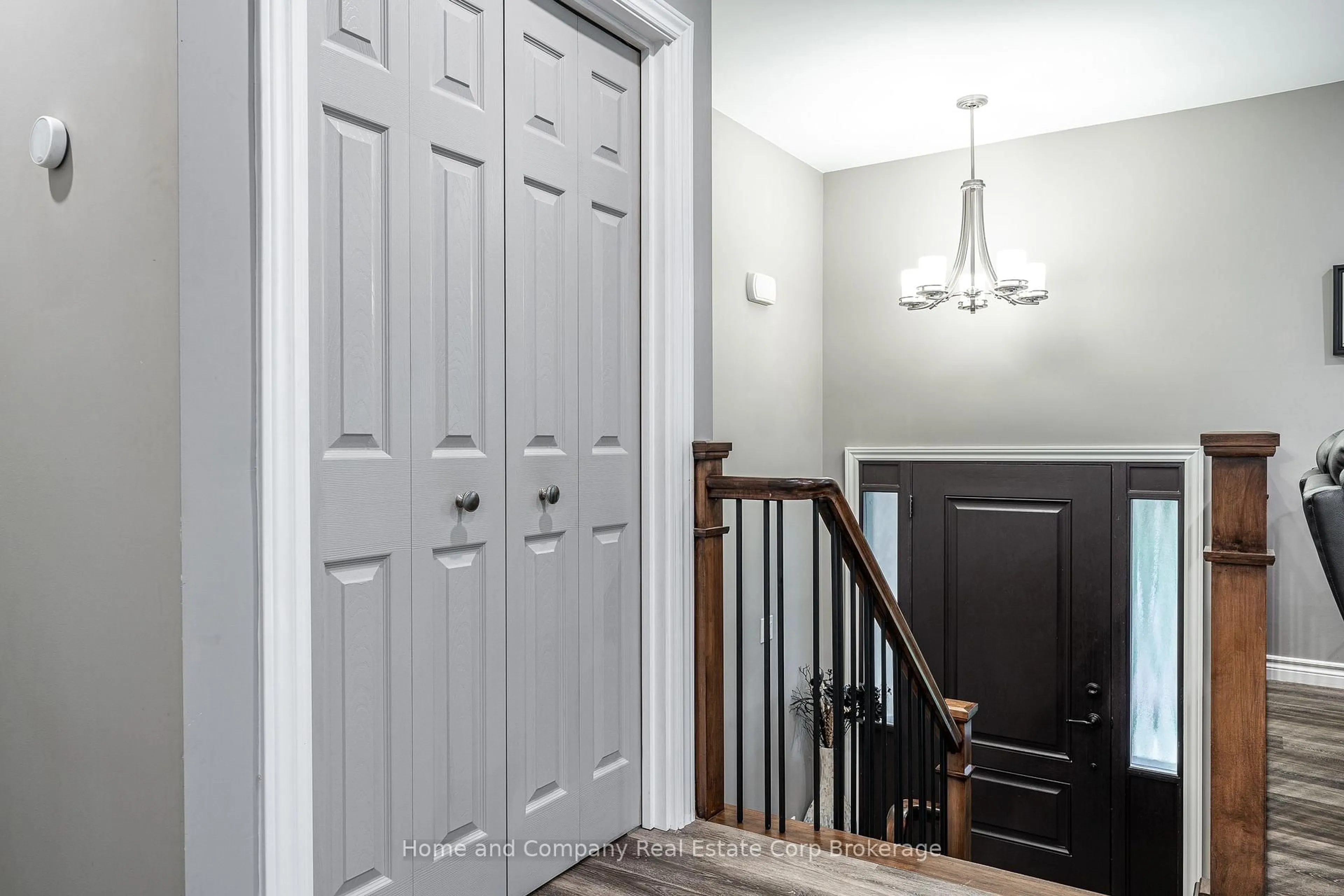 Indoor entryway for 152 Kemp Cres, Stratford Ontario N5A 5C4