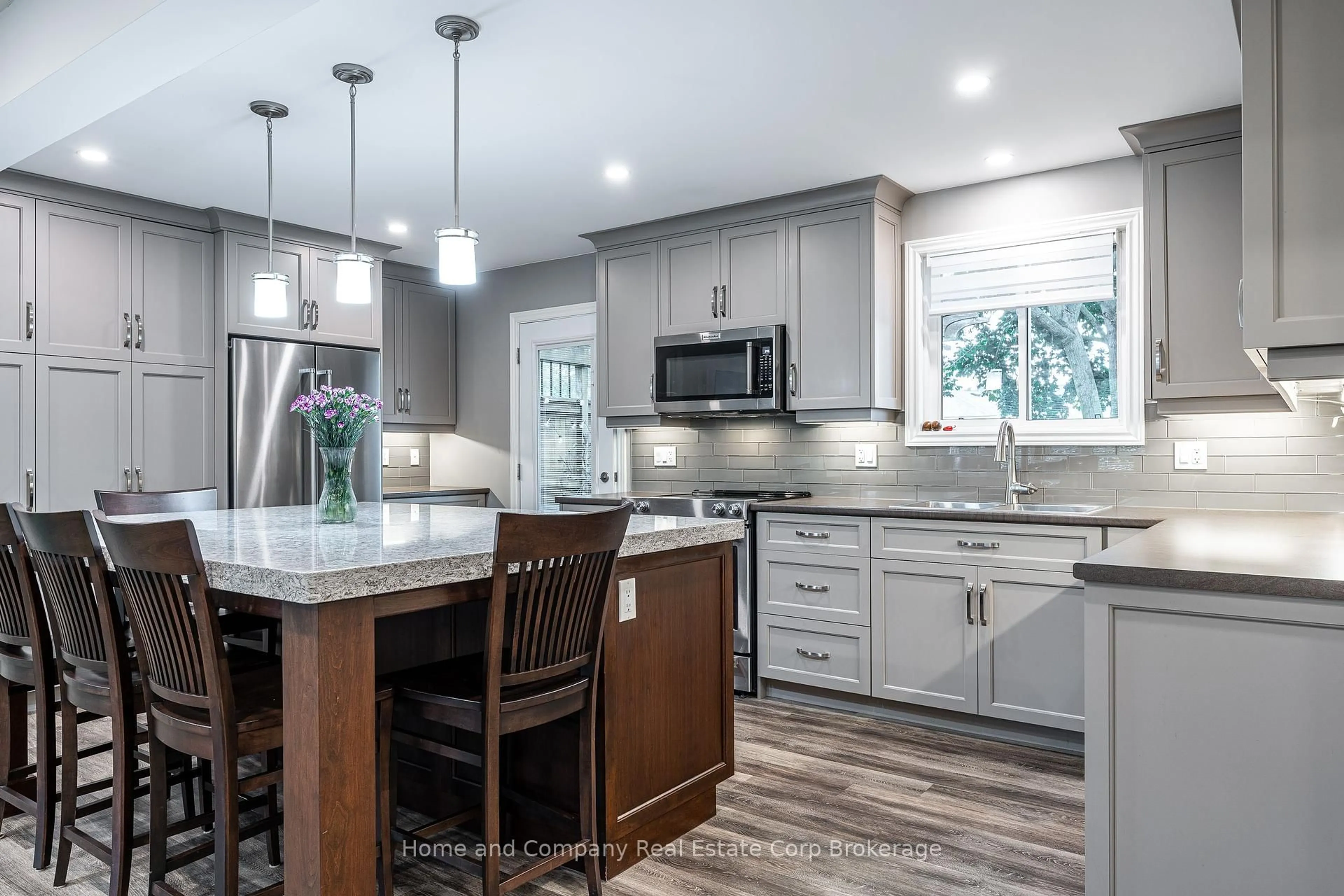 Contemporary kitchen, unknown for 152 Kemp Cres, Stratford Ontario N5A 5C4