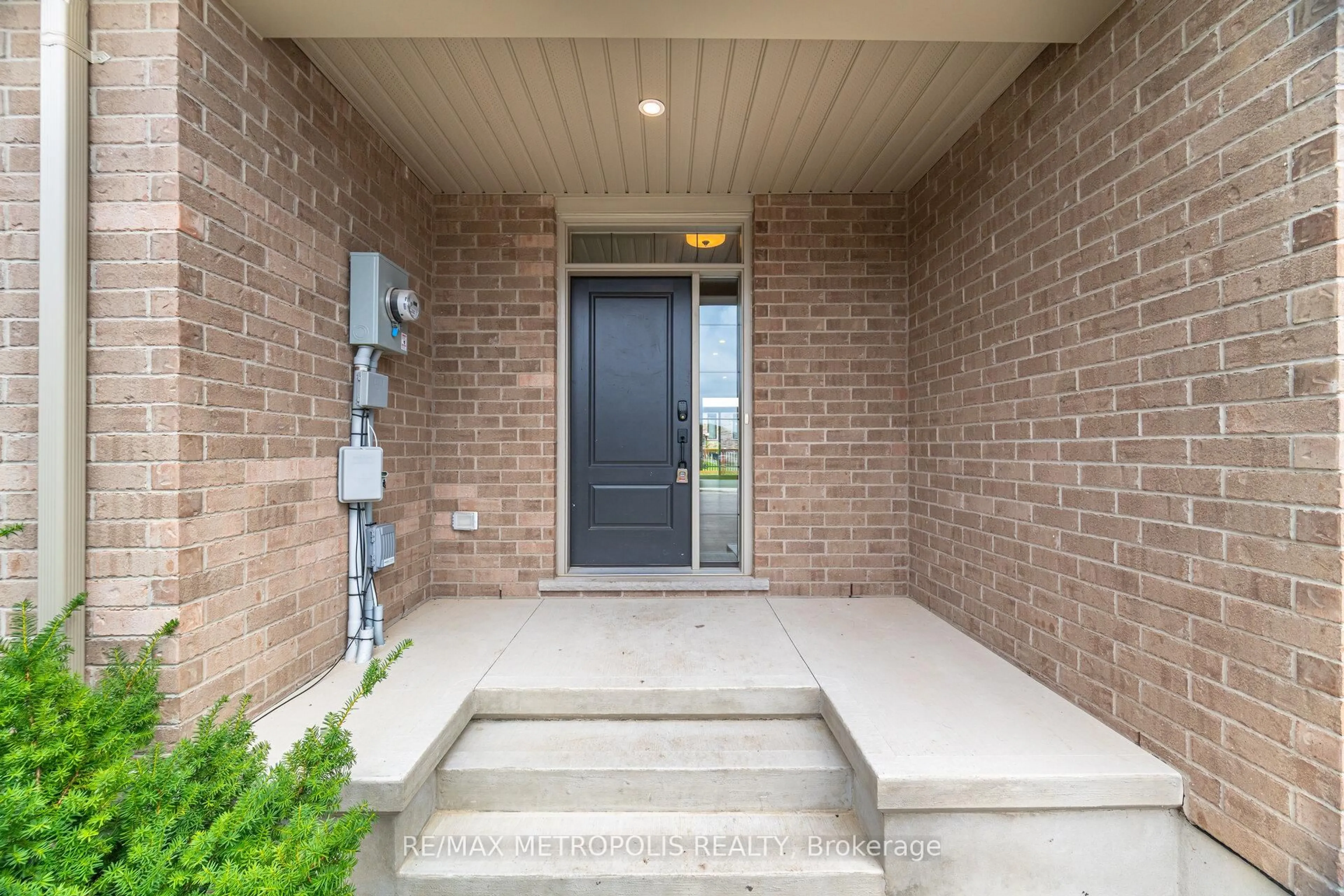 Indoor entryway for 28 Keba Cres, Tillsonburg Ontario N4G 0K7