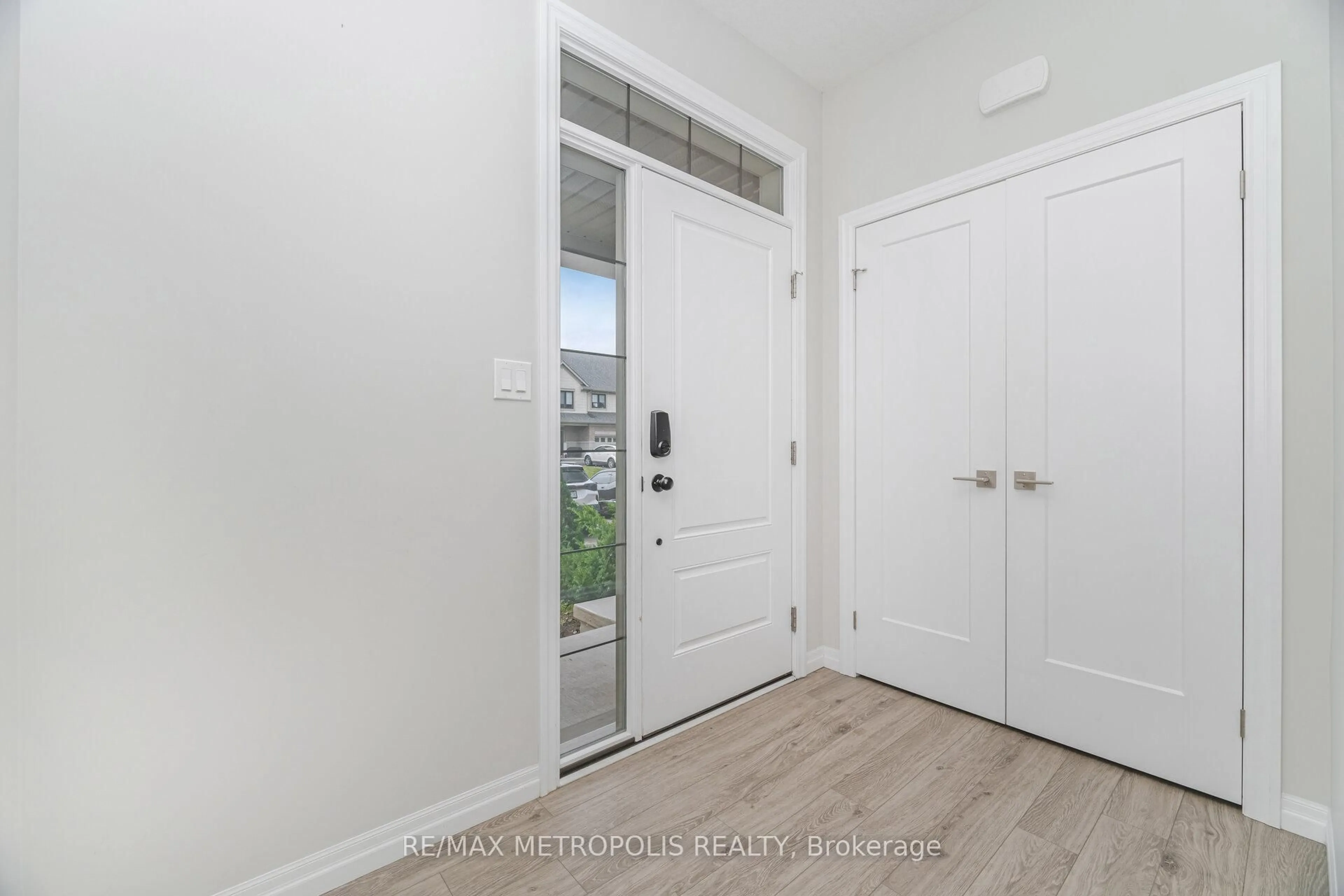 Indoor entryway for 28 Keba Cres, Tillsonburg Ontario N4G 0K7