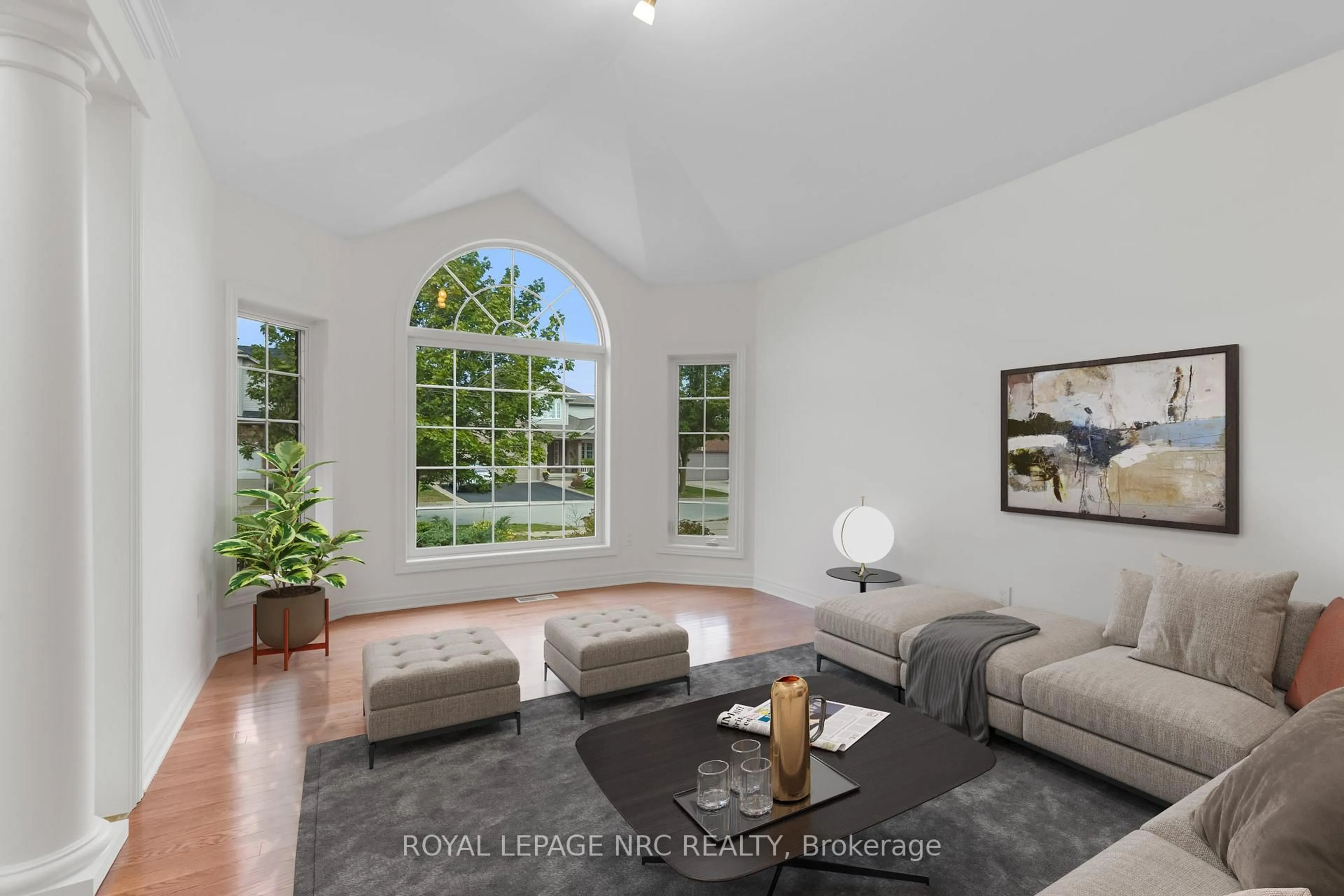 Living room with furniture, ceramic/tile floor for 10 Montrose St, St. Catharines Ontario L2S 4A7
