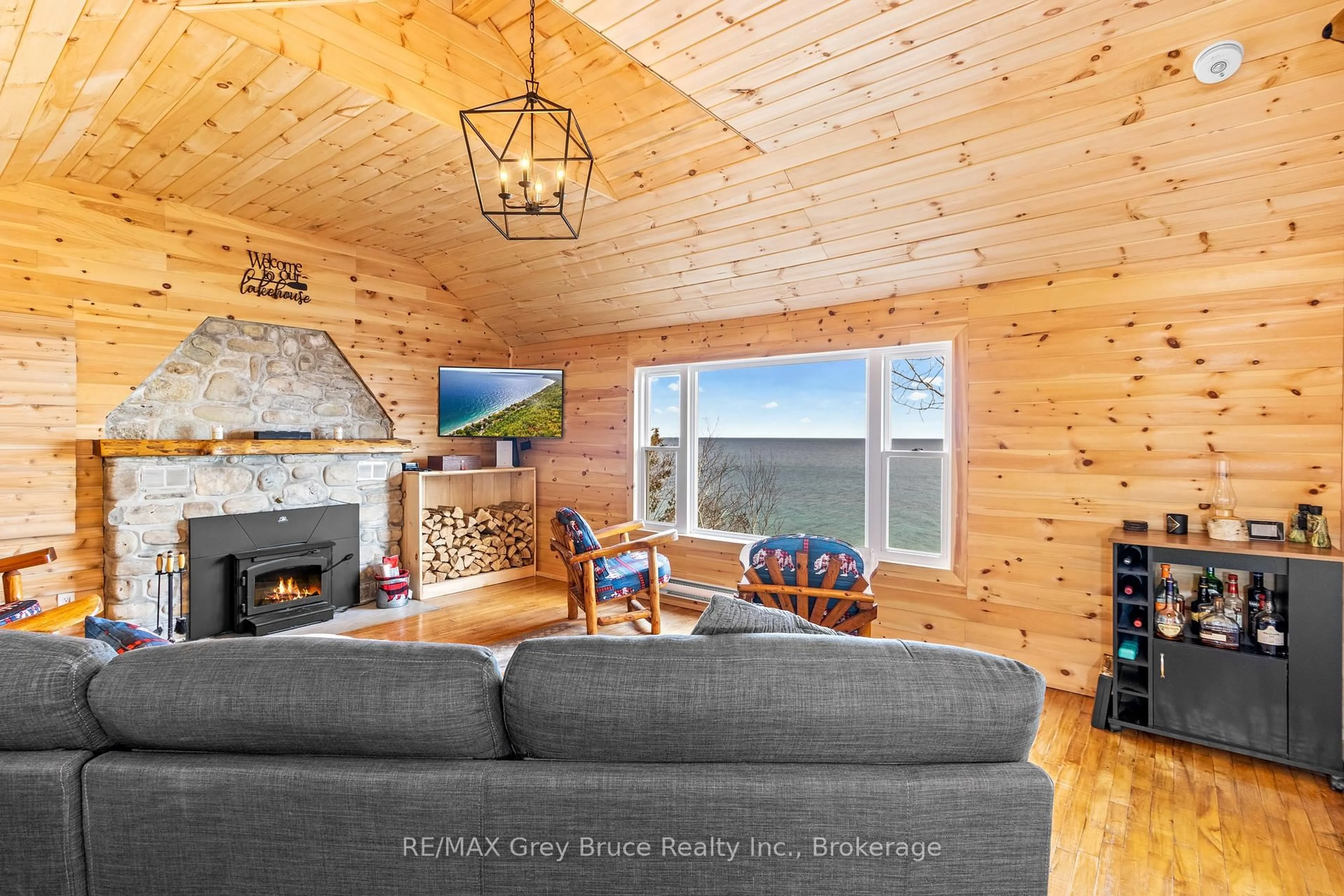 Living room with furniture, wood/laminate floor for 1132 Dyers Bay Rd, Northern Bruce Peninsula Ontario N0H 1Z0
