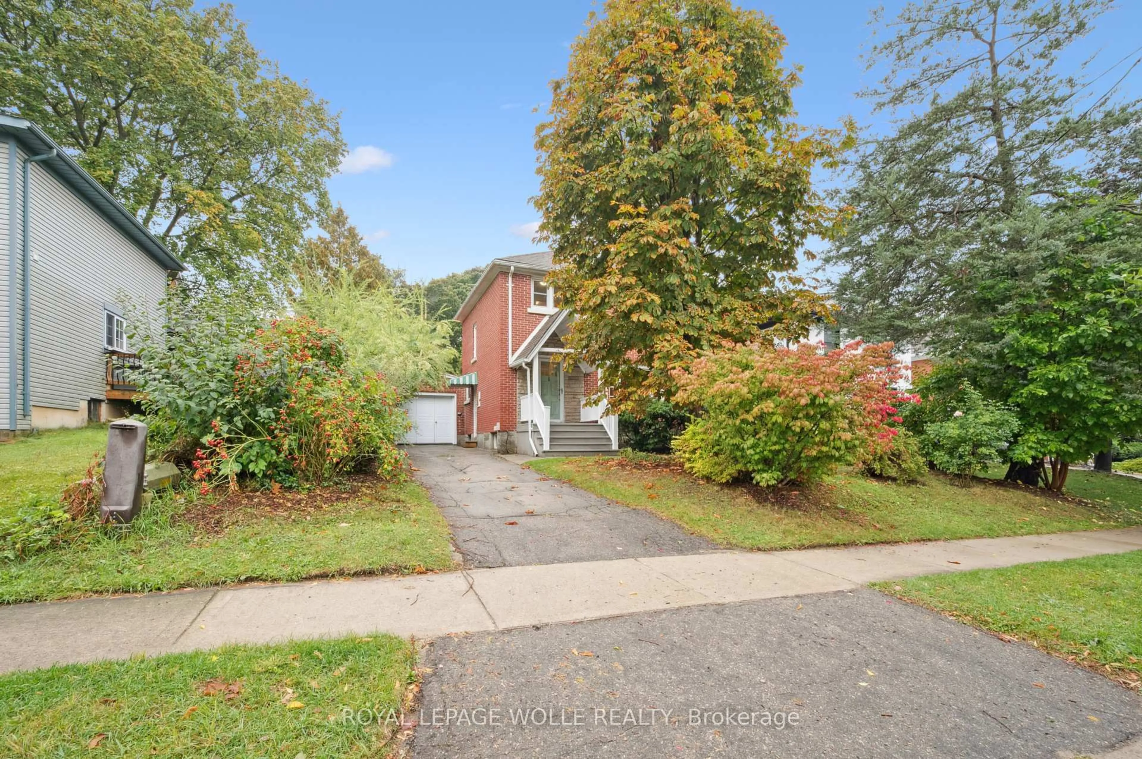 A pic from outside/outdoor area/front of a property/back of a property/a pic from drone, street for 103 Dunbar Rd, Waterloo Ontario N2L 2E4