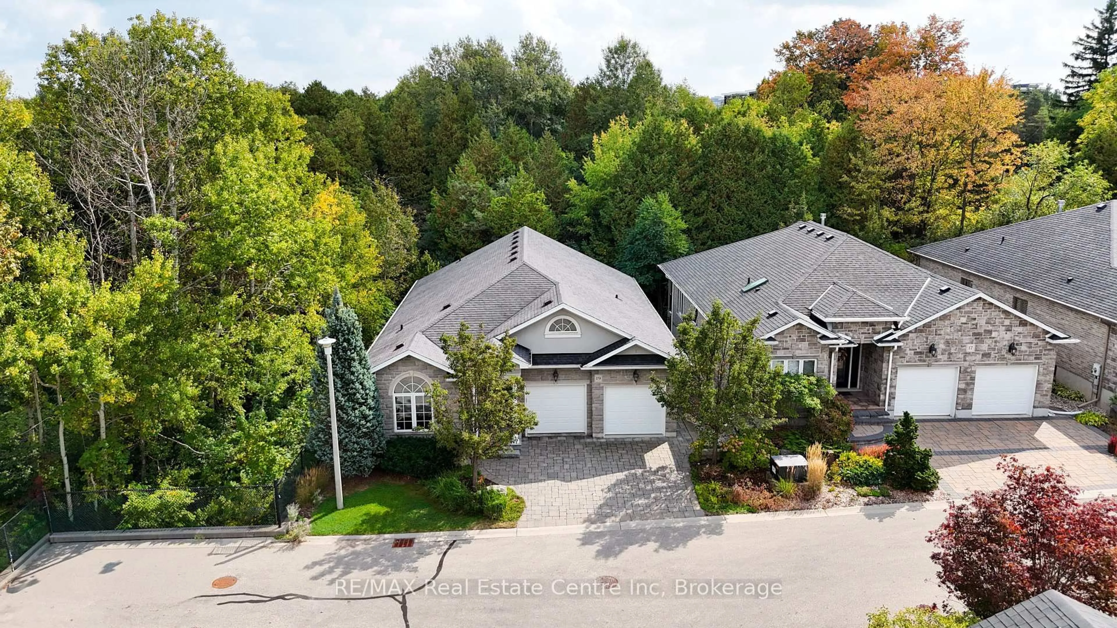 A pic from outside/outdoor area/front of a property/back of a property/a pic from drone, street for 15 Valley Rd #19, Guelph Ontario N1L 0H3