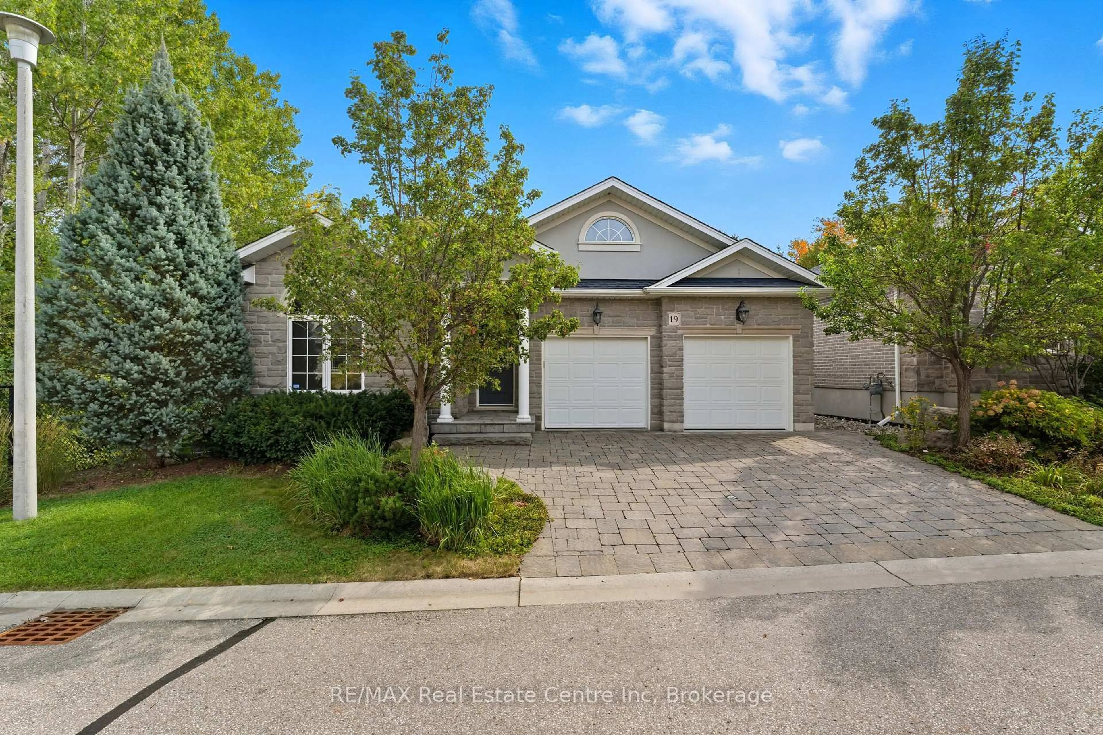 A pic from outside/outdoor area/front of a property/back of a property/a pic from drone, street for 15 Valley Rd #19, Guelph Ontario N1L 0H3