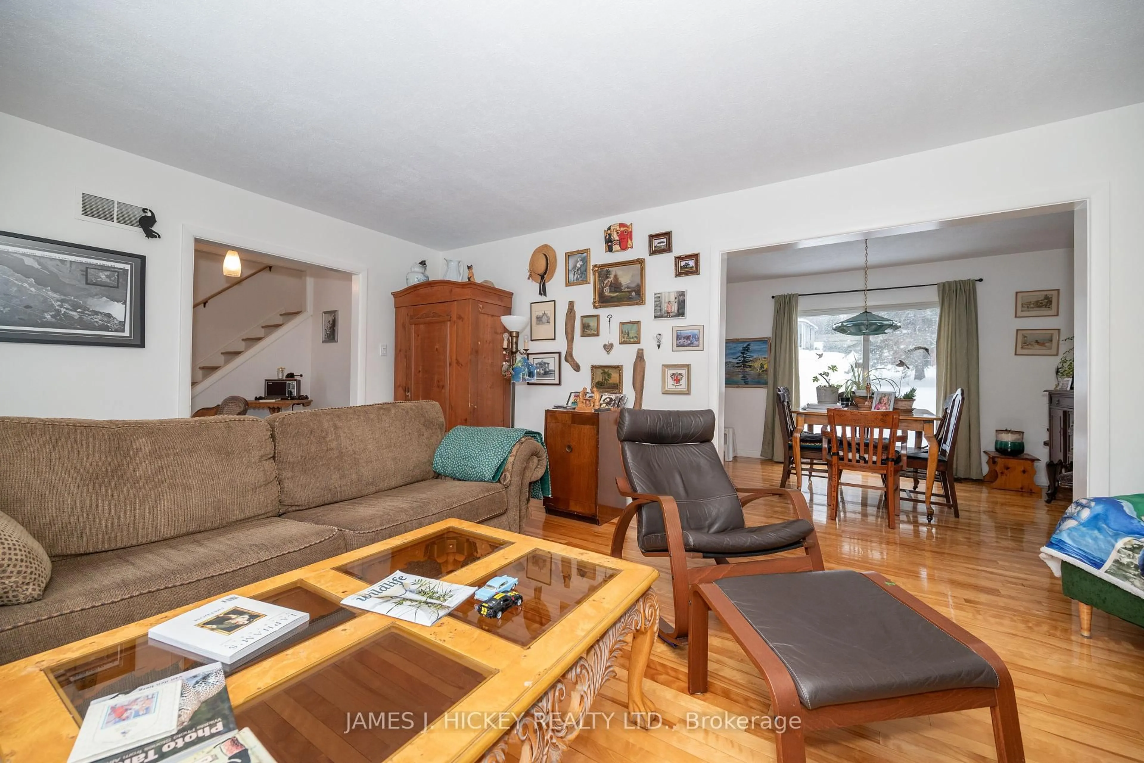Living room with furniture, unknown for 8 Tweedsmuir Pl, Deep River Ontario K0J 1P0