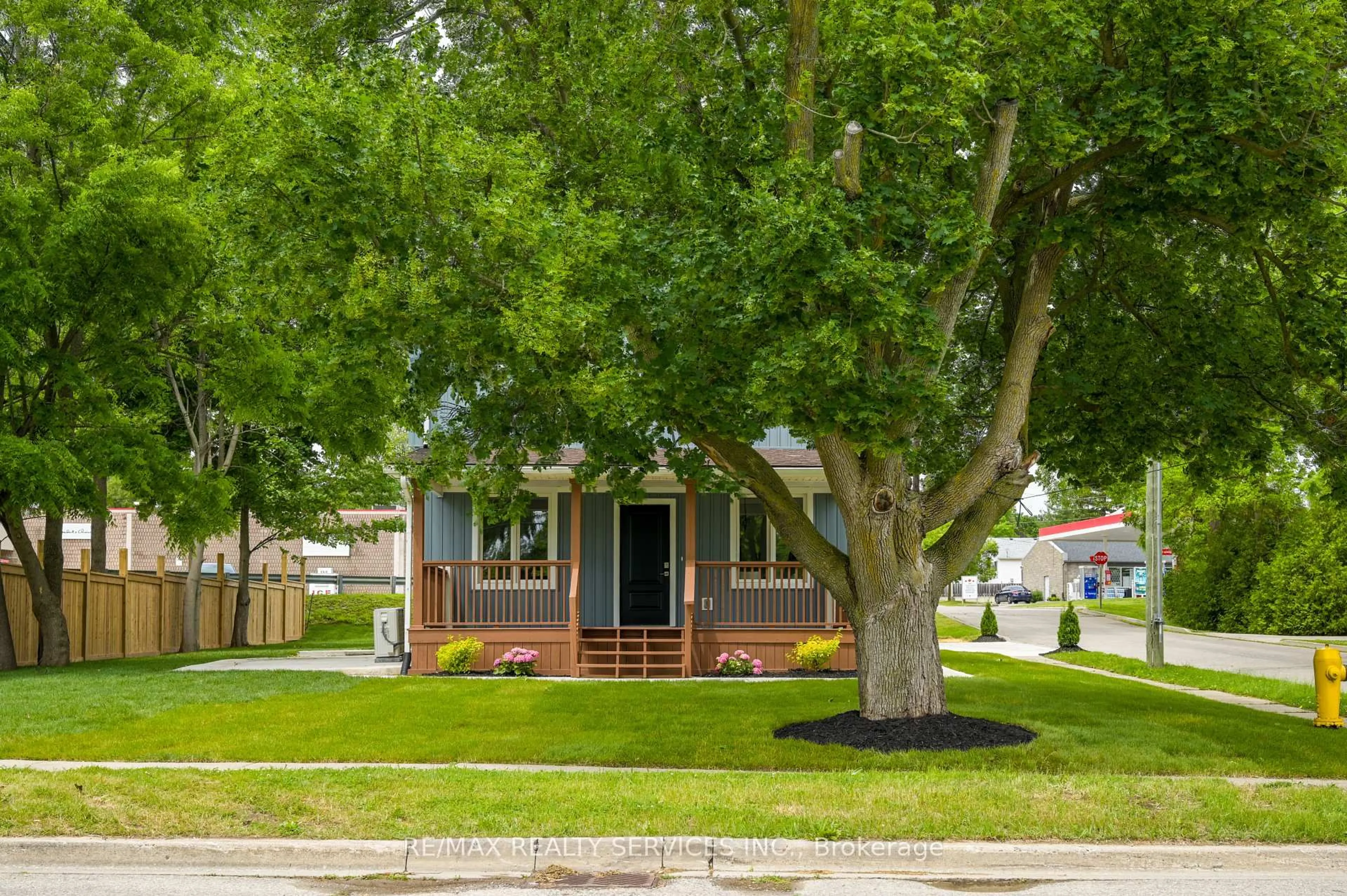 Home with vinyl exterior material, street for 9 High St, Brant Ontario N0E 1N0
