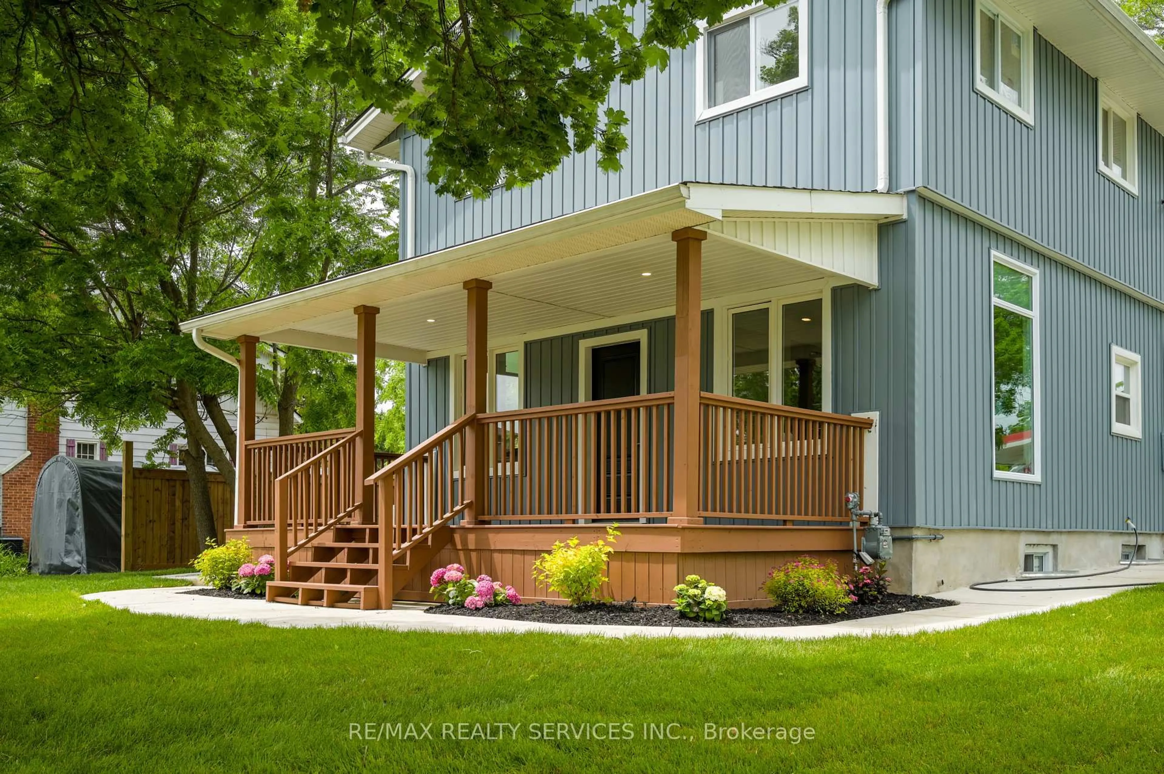 Home with vinyl exterior material, street for 9 High St, Brant Ontario N0E 1N0