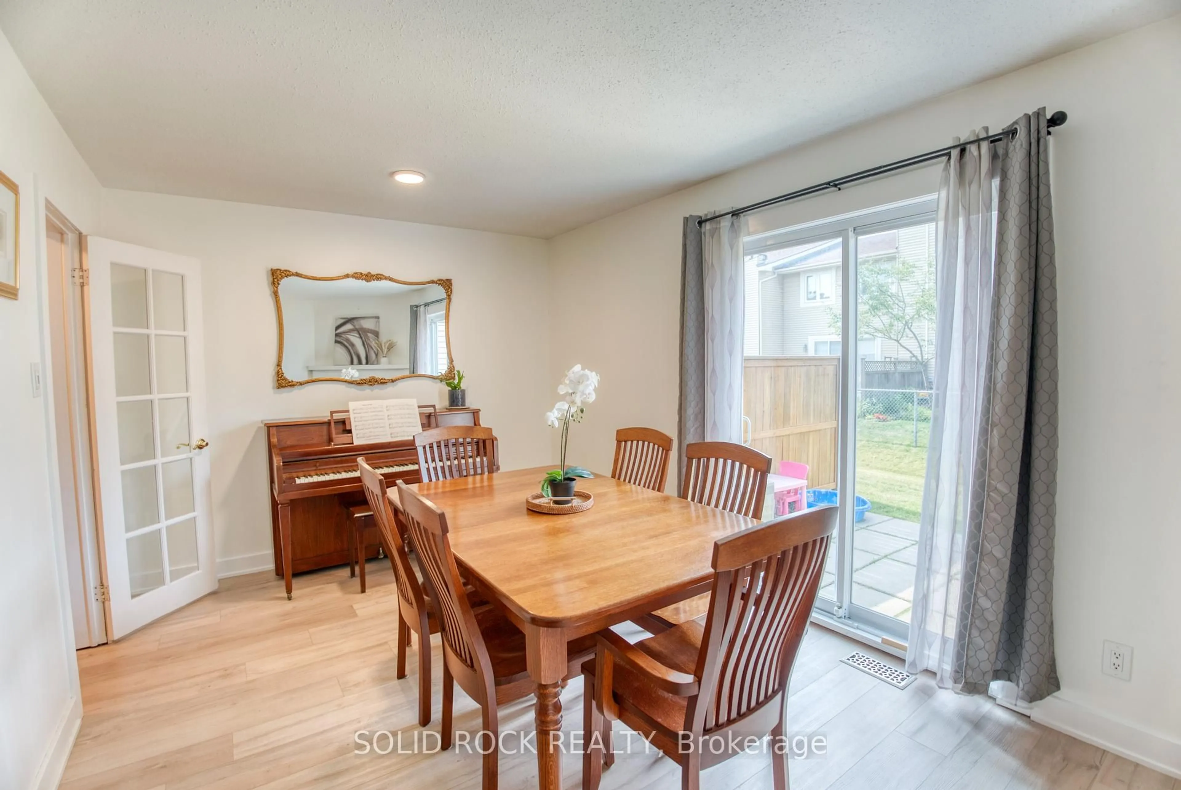 Dining room, wood/laminate floor for 463 Canotia Pl #12, Ottawa Ontario K4A 2K2