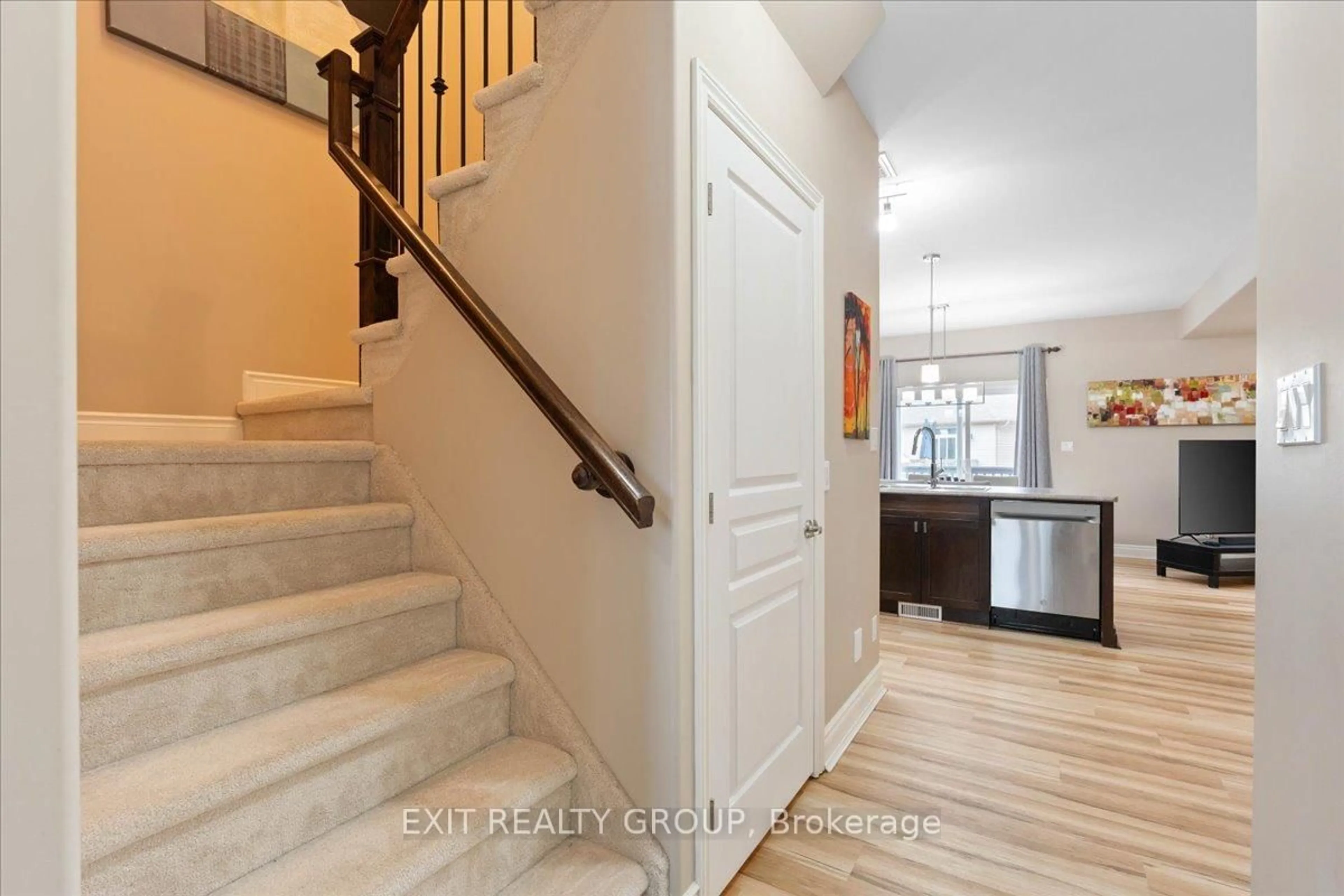 Indoor entryway for 82 Mountain Ash Dr, Belleville Ontario K8N 0E3
