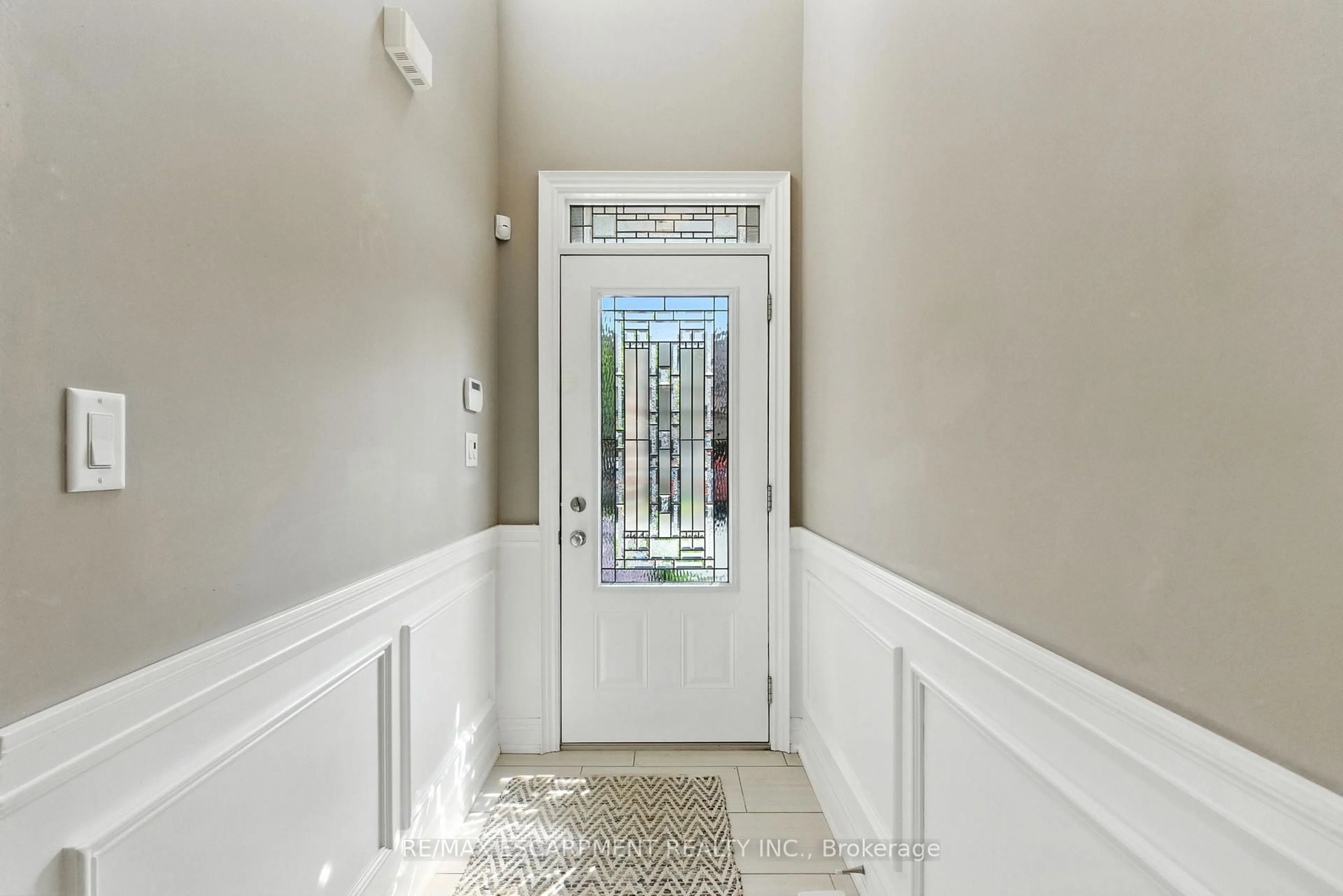 Indoor entryway for 4 Burgundy Grve, Hamilton Ontario L8K 0E7