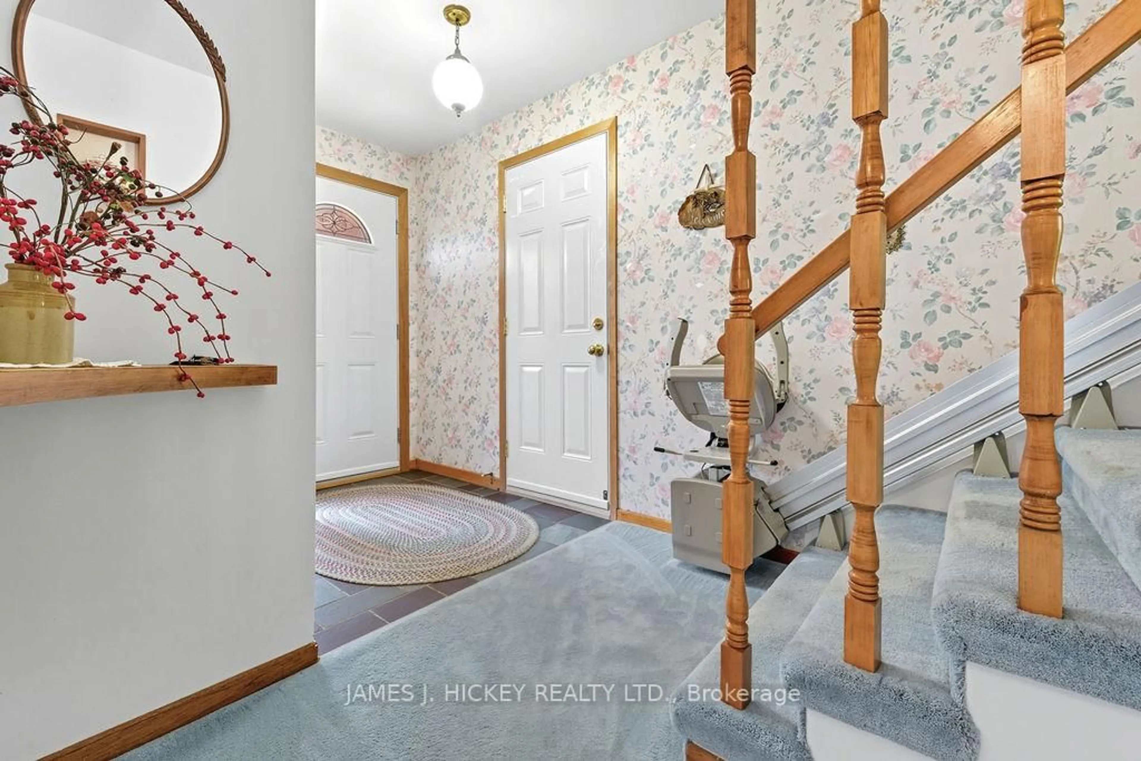 Indoor entryway for 116 Frontenac Cres, Deep River Ontario K0J 1P0