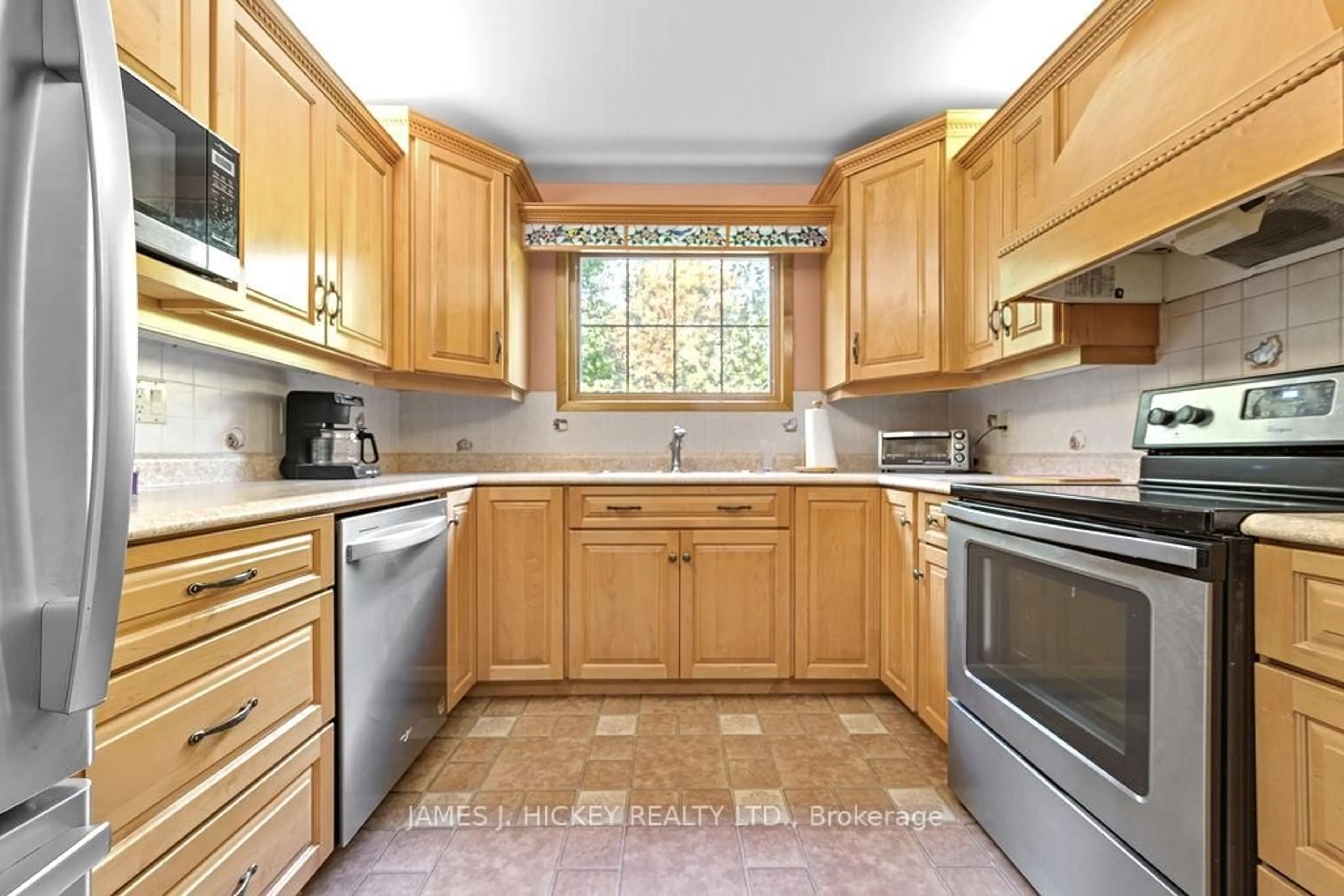 Standard kitchen, ceramic/tile floor for 116 Frontenac Cres, Deep River Ontario K0J 1P0