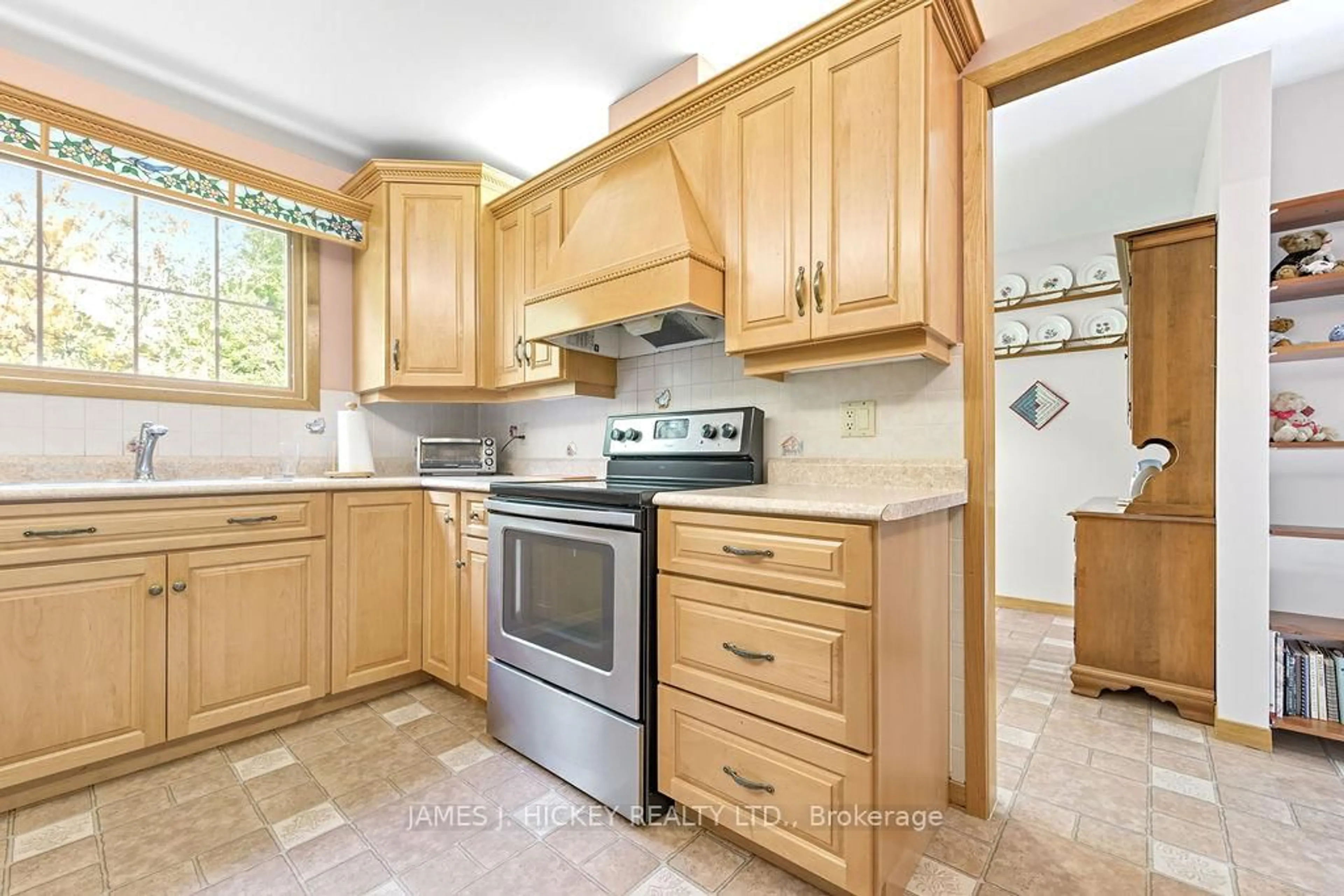 Standard kitchen, ceramic/tile floor for 116 Frontenac Cres, Deep River Ontario K0J 1P0