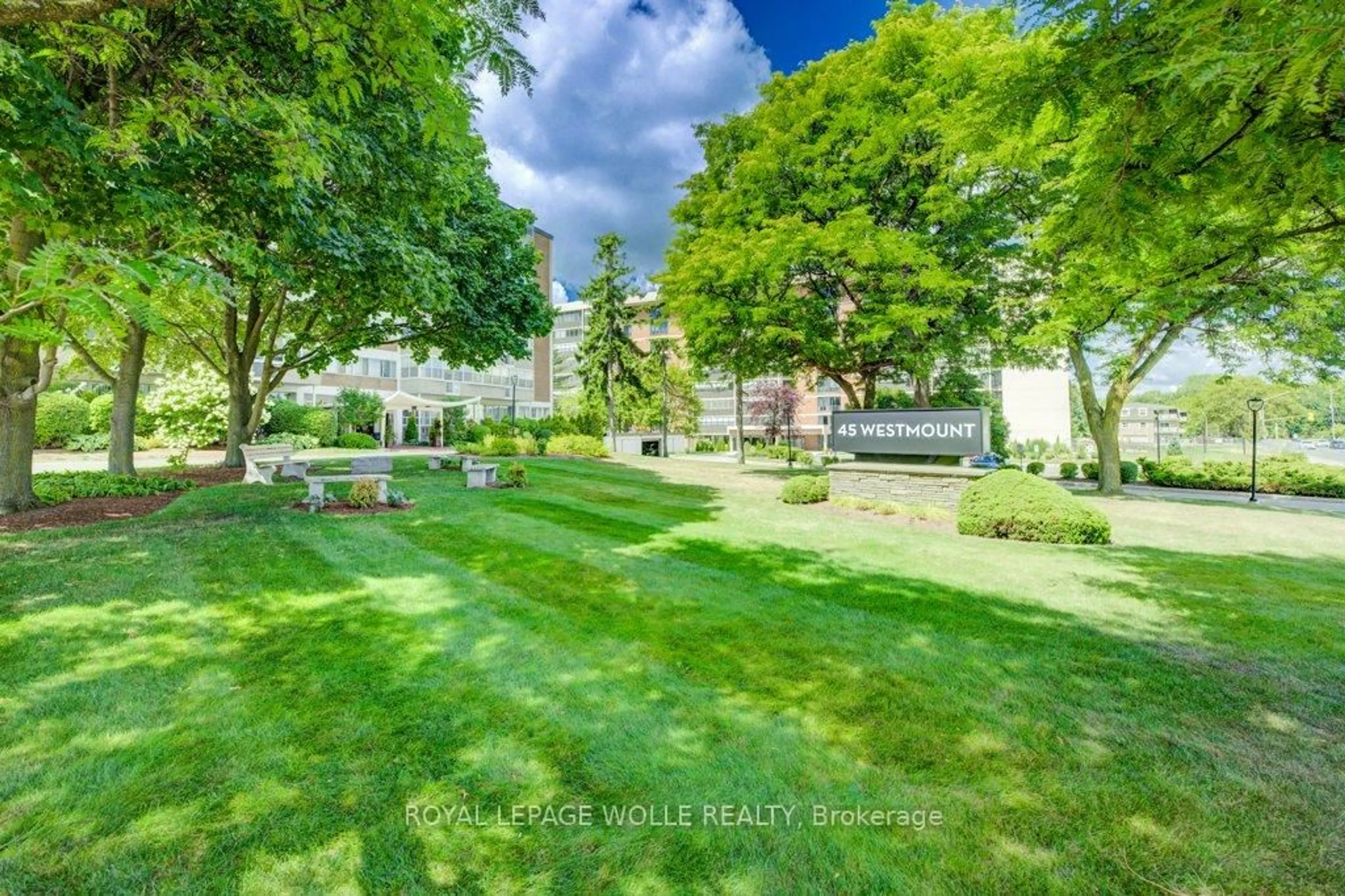 Patio, street for 45 Westmount Rd #602, Waterloo Ontario N2L 2R3