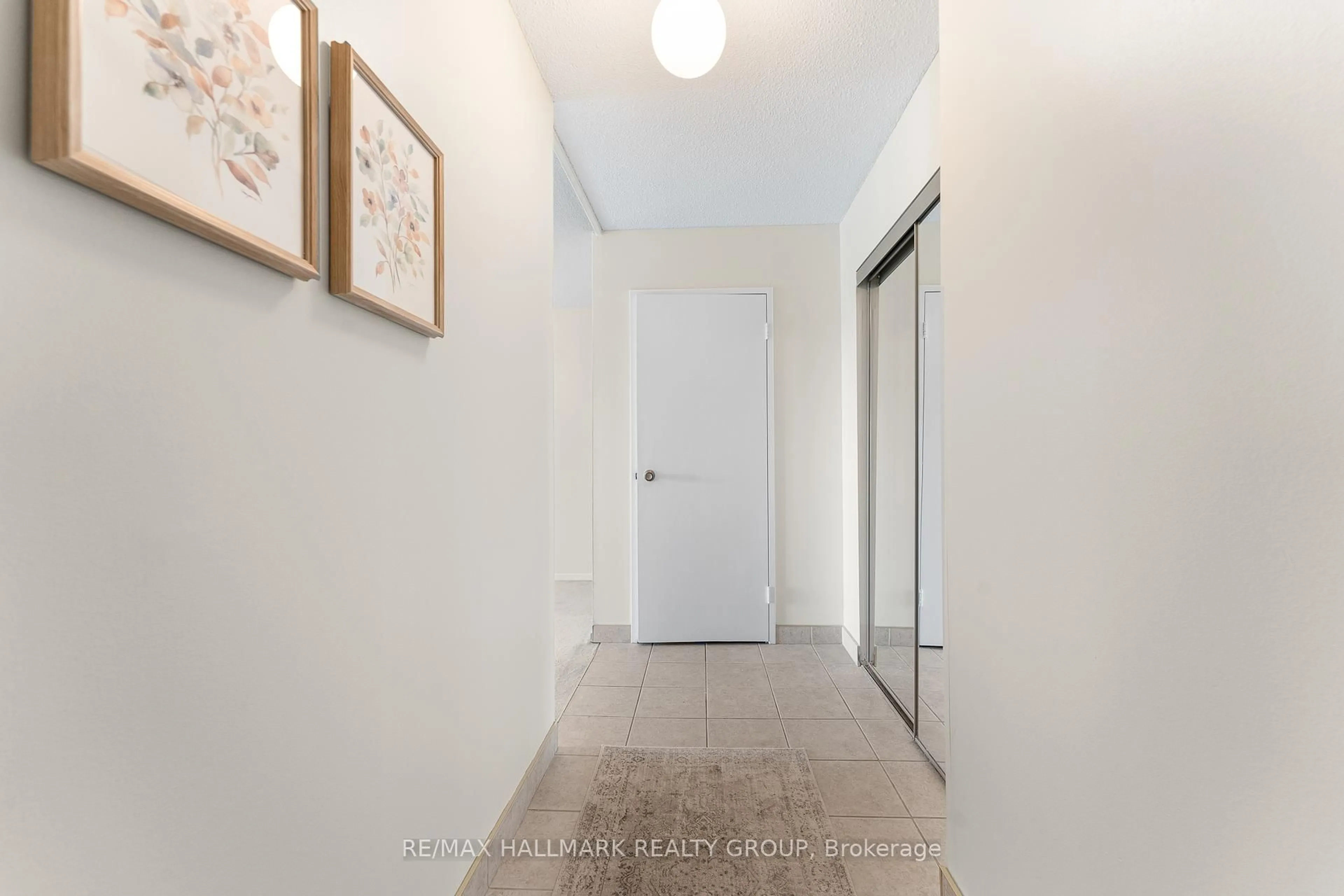 Indoor entryway for 158C McArthur Ave #808, Ottawa Ontario K1L 8E7